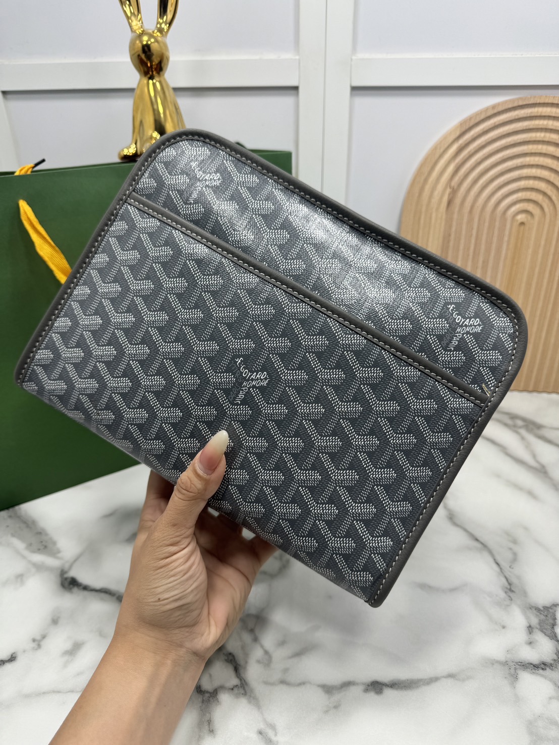 ORI หนังแท้ | Goyard Jouvence MM Toiletry Bag / Goyard Clutch bag กระเป๋าทรงคลัชกะทัดรัด เหมาะสำหรับการเก็บของในแนวตั้งและป้องกันการหกหรือรั่วไหล แคนวาสทำความสะอาดง่าย