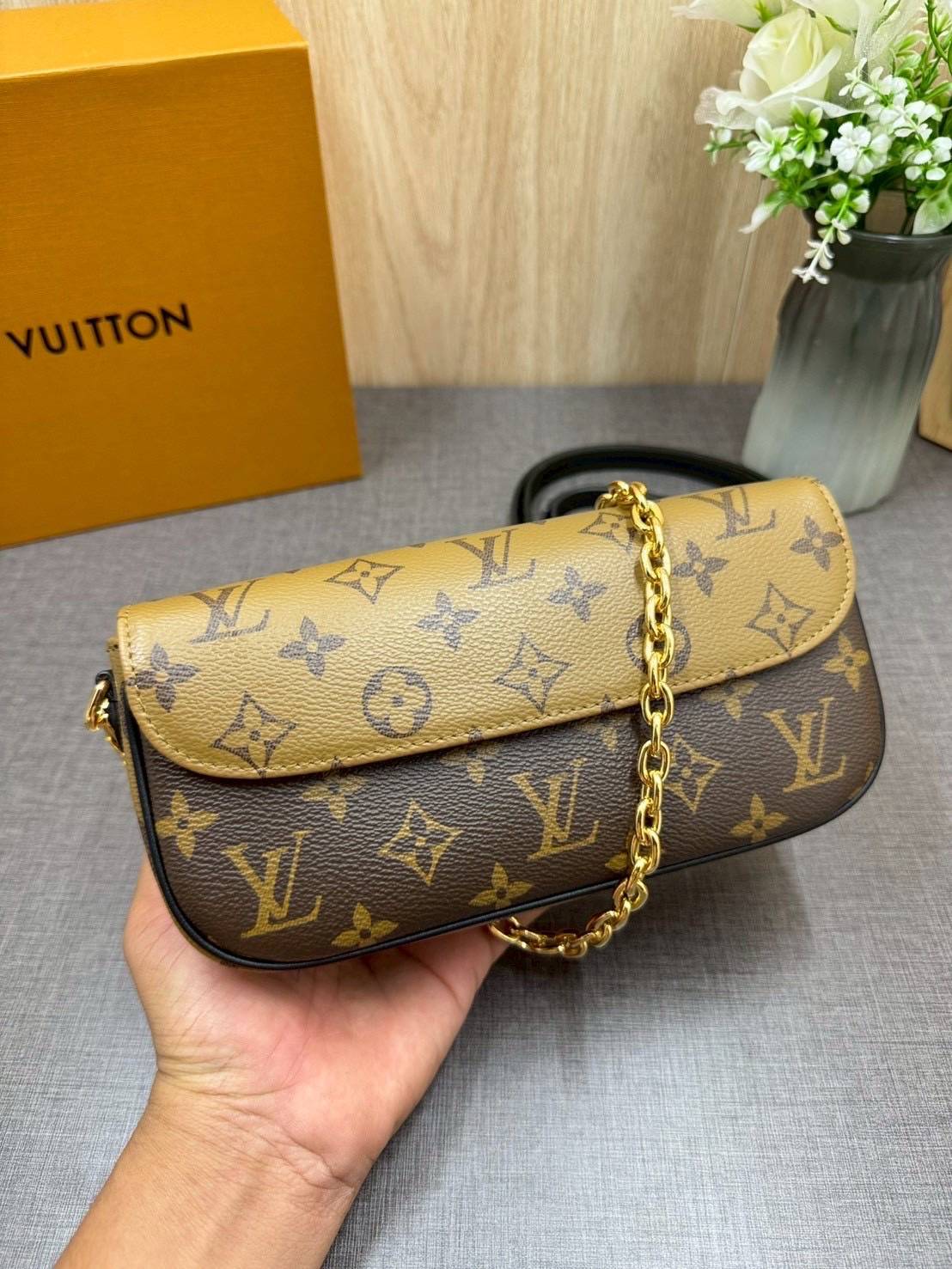 ORI หนังแท้ | LV Ivy chain wallet Bag กระเป๋าสะพายใบเล็ก ดีไซน์กระเป๋าสตางค์โซ่ โดดเด่นด้วยลาย Monogram Reverse Canvas เอกลักษณ์ของ Maison มอบลุคใหม่สดใส