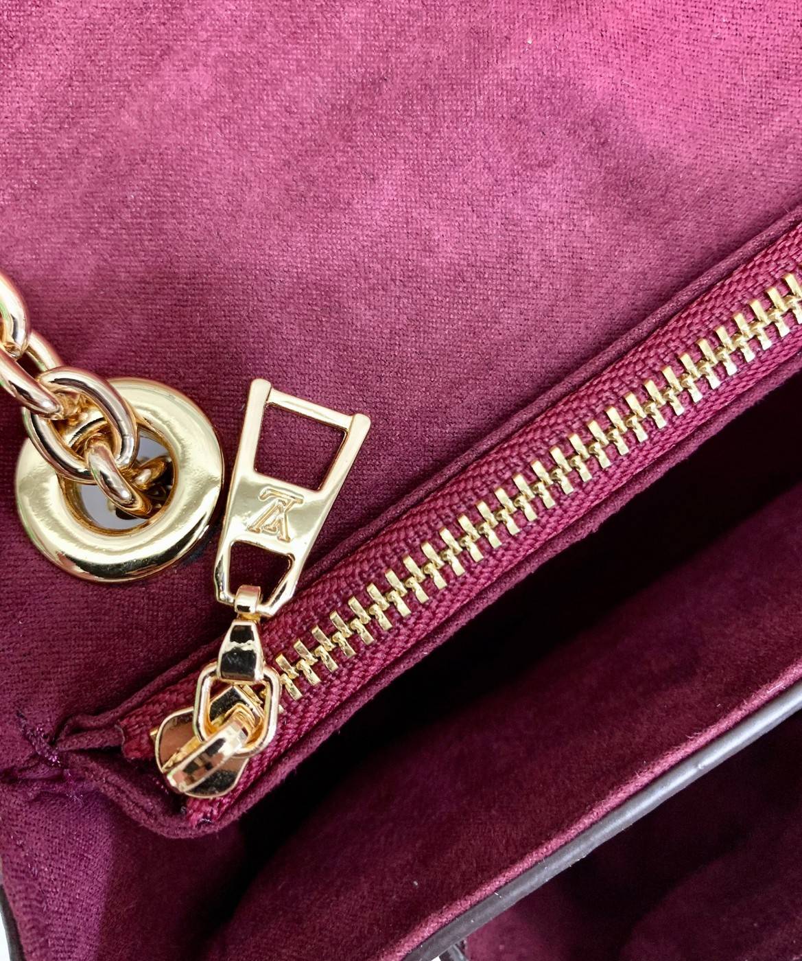 LOUIS VUITTON PASSY MONOGRAM 2 WAYS HANDBAG พร้อมส่งความสวย! กระเป๋า LV จาก Premium gift ต่างประเทศ ✔️รุ่นนี้เป็นหนังแท้ลาย monogram ทรงกระเป๋าคือสวยหรู ดูดีมากๆค่ะ