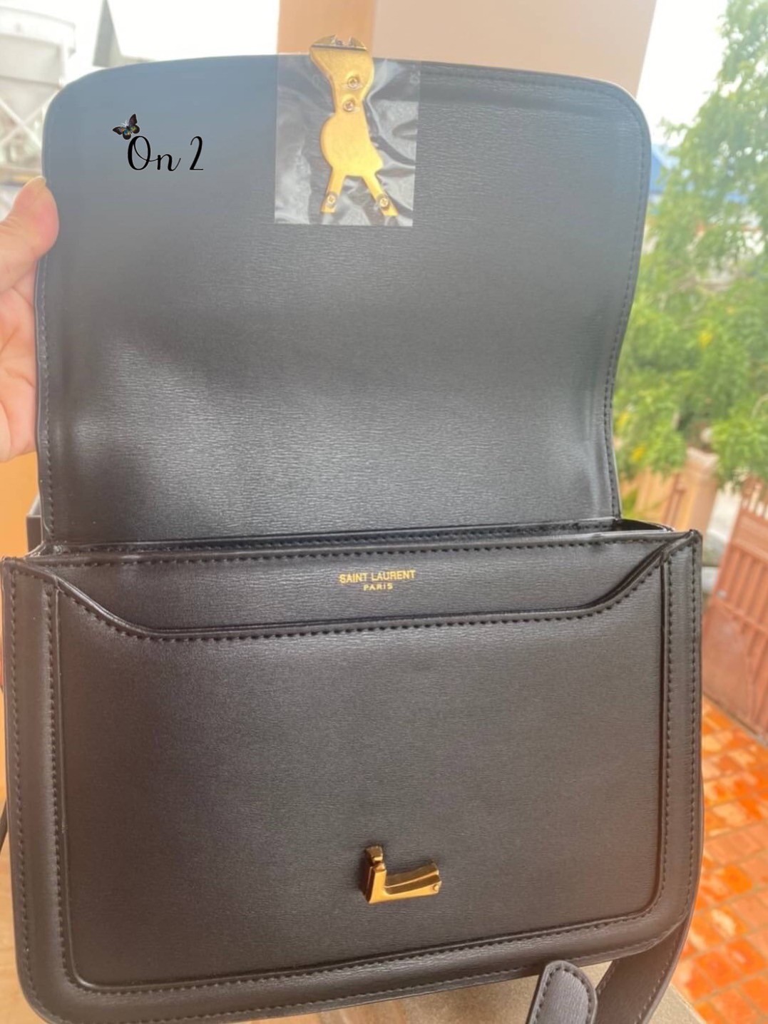 ไอเท็มขึ้นแท่น the best seller!! YSL SOLFERINO SATCHEL LEATHER / YSL crossbody bag กระเป๋าสะพายข้าง โลโก้โดดเด่น ดีเทลดูแพงด้วยตัวล็อค ใช้งานง่าย แน่นหนา งานหนังสวยเต็มใบ ภายในเป็นช่องโล่ง ใส่ของสำคัญได้เลยสบายๆ สายสะพายครอส ปรับใช้ได้ตามตัว ใบจริงสวยคม ร