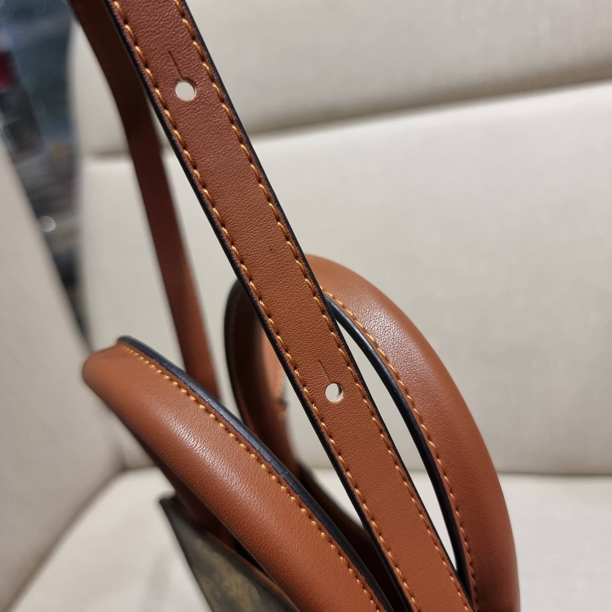 VIP 🥂 CELINE MINI VERTICAL CABAS IN TRIOMPHE CANVAS WITH TRIOMPHE HEART EMBROIDERY ใหม่พร้อมเสิร์ฟ กับกระเป๋าสะพายทรงโท้ท ไซส์มินิ ขนาดกำลังสวยพอดี สะดวกพกพา โดดเด่นด้วยโลโก้ลายปัก ดีเทลเดินด้ายรูปหัวใจ เพิ่มดีเทลความแพงไปอีก วัสดุหนังแคนวาส มีหูจ