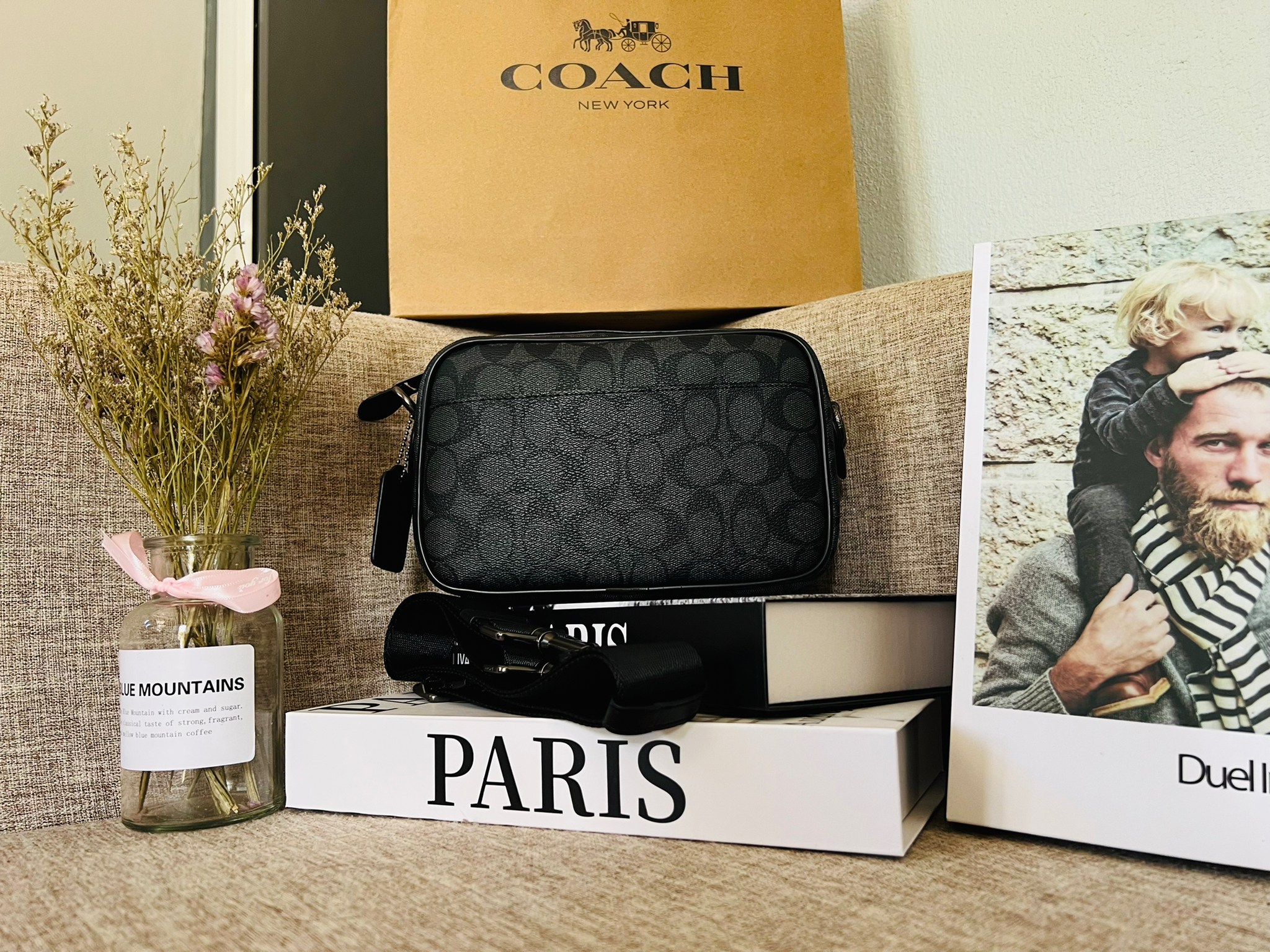 COACH GRAHAM CROSSBODY IN SIGNATURE CANVAS F50715 ผ้าใบเคลือบซิกเนเจอร์พร้อมรายละเอียดหนังลูกวัวที่ผ่านการกลั่น| ภายในกระเป๋ามัลติฟังก์ชั่น| ปิดซิป ซับในผ้า| ด้านนอกมีซิปและกระเป๋าสลิป| สายสะพายถอดได้ 53" สำหรับสะพายไหล่หรือ crossbody