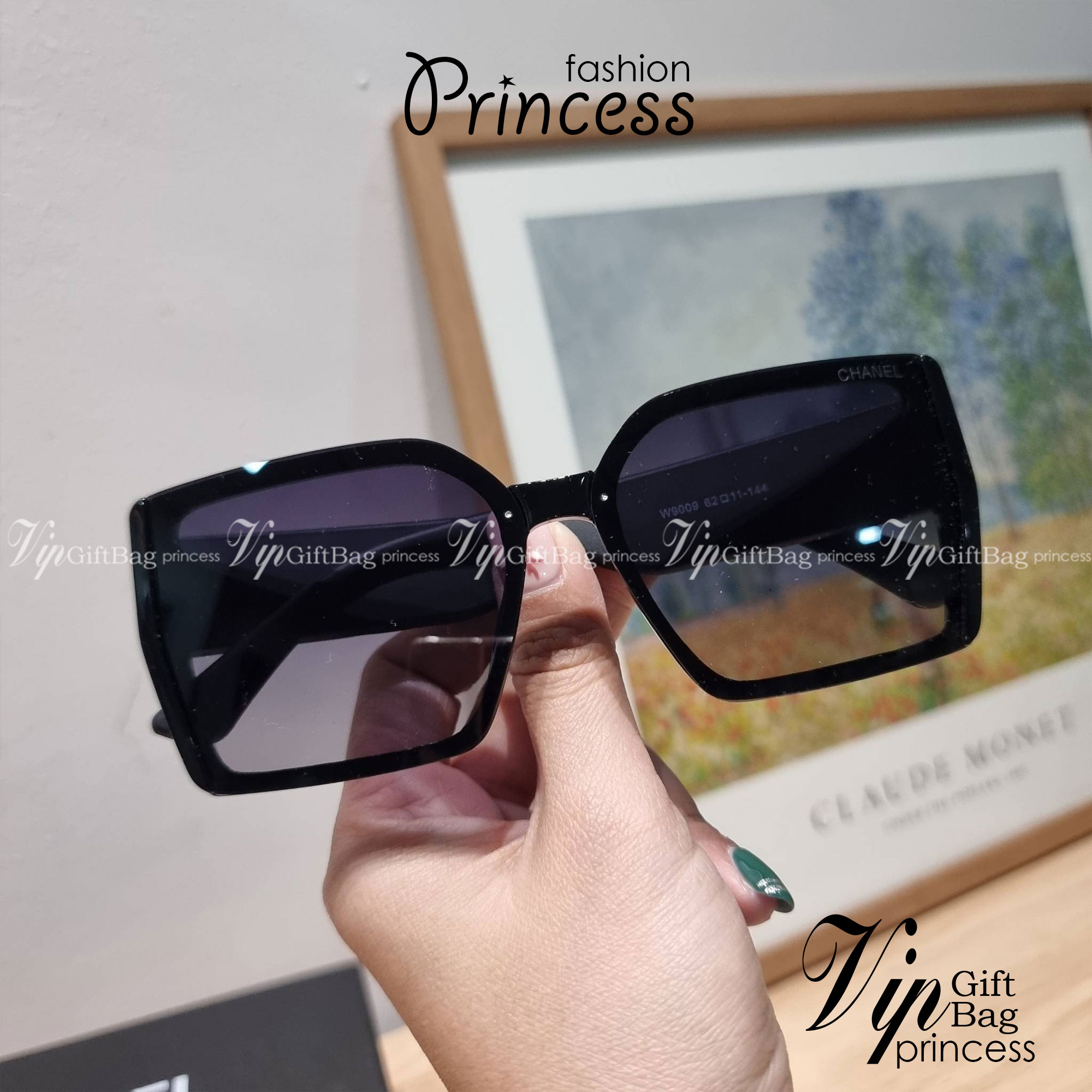 Chanel Sunglasses UV protection gift Box set สุดคุ้ม มาพร้อมอุปกรณ์ครบเซ็ท ดีไซน์ชิคมากแม่!! รับรองไม่ซ้ำใคร ใส่เสริมโหงวเฮ้ง ดูผู้ดี มีพกติดตัวไว้ไม่ตกเทรนด์ ใช้ได้ทุกโอกาส
