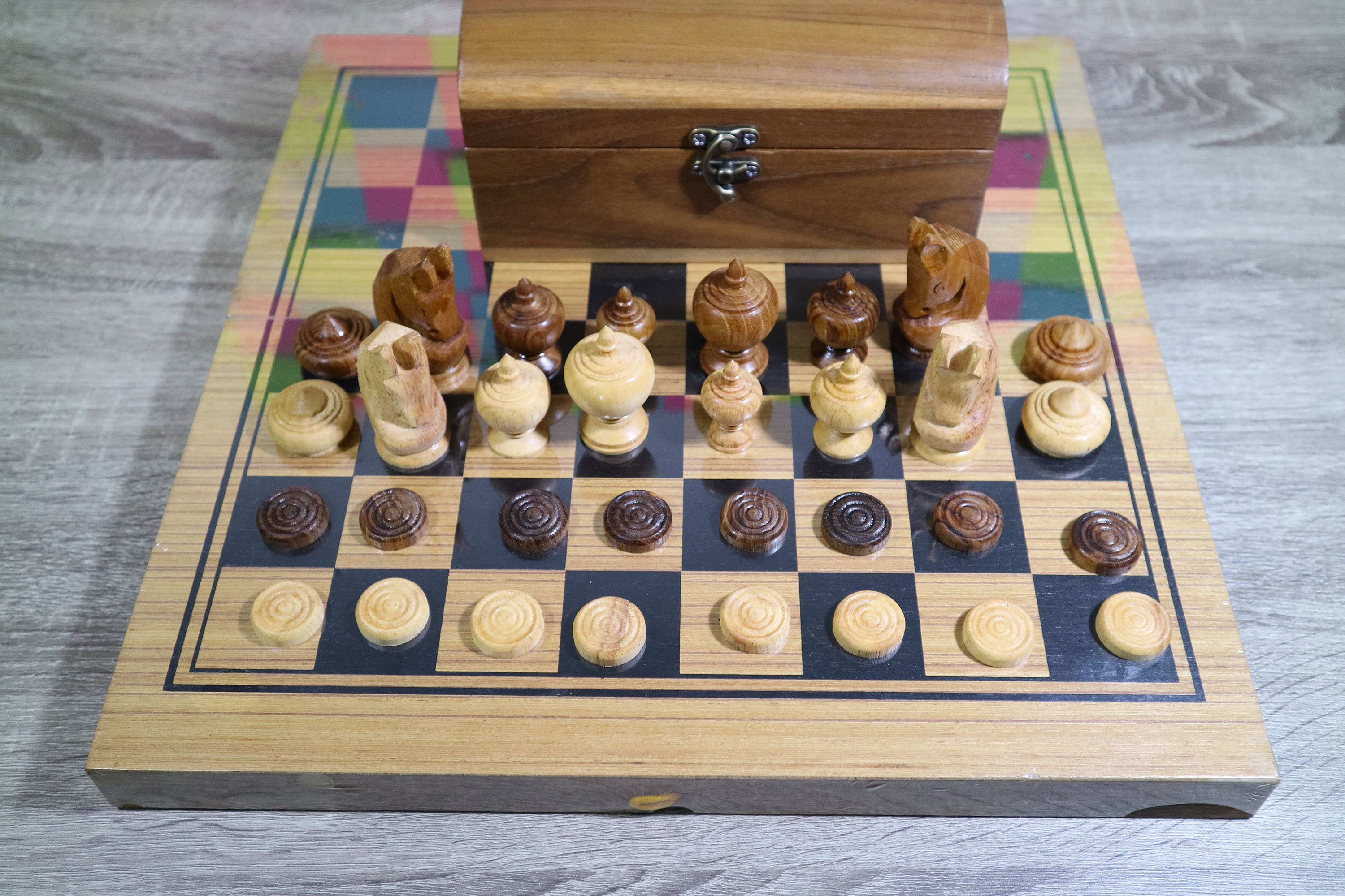 ชุดกระดานและตัวหมากรุกไทยไม้สักและไม้ยางพาราขนาดมาตรฐานพร้อมกล่องเก็บ