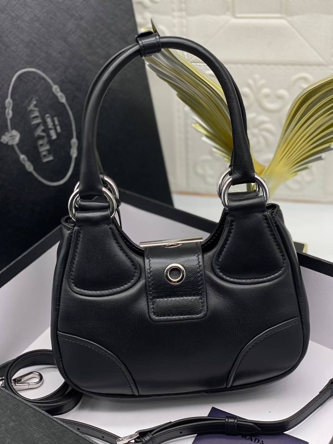 Prada Moon padded nappa-leather bag / PRADA LEATHER HANDBAG พร้อมส่งที่ไทย กระเป๋าสะพาย คอลที่ใครๆ เห็นก็ต้องรัก ขนาดกำลังน่ารัก ดีไซน์สวยดูแพง ด้วยวัสดุที่มีคุณภาพหนัง nappa สัมผัสดีงาม **สินค้าเกรดท็อปออริจินอล 1:1 สลับแท้