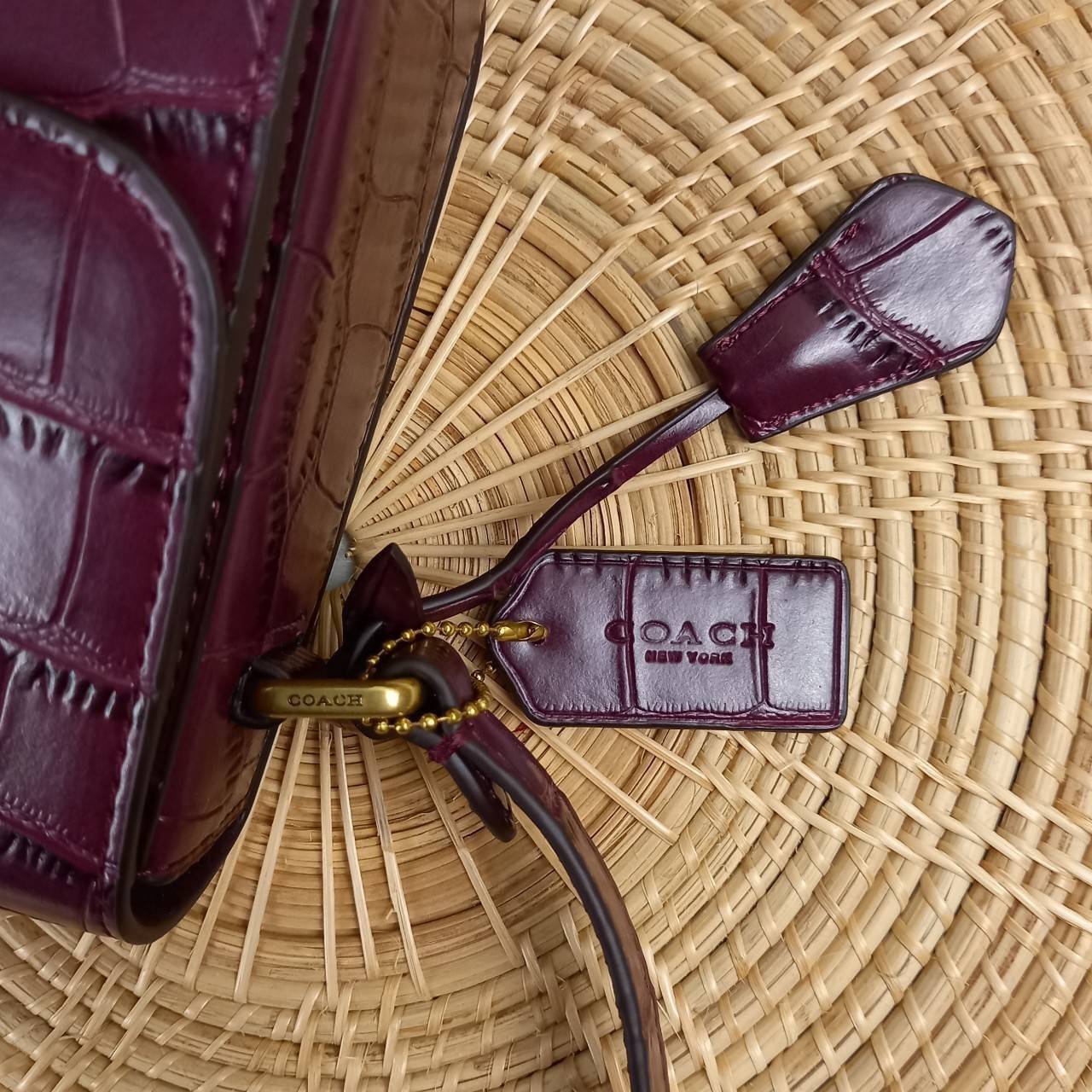 COACH CROCODILE EMBOSSED LEATHER STUDIO SHOULDER BAG (COACH C6640)🌺เอาซิ๊!!ใครอดใจไหวให้รู้ไป!! สวยตาแตก!! ปรับลุคให้ดูแพง แบบไม่ปรานีกันล่ะคราวนี้!// กระเป๋าถือ กระเป๋าสะพาย อีกหนึ่งคอลเลคชั่นสุดตะลึงตา หรูหรา! เวอร์วังอลังสร้าง! ที่ดูแพงม๊ากก!!/