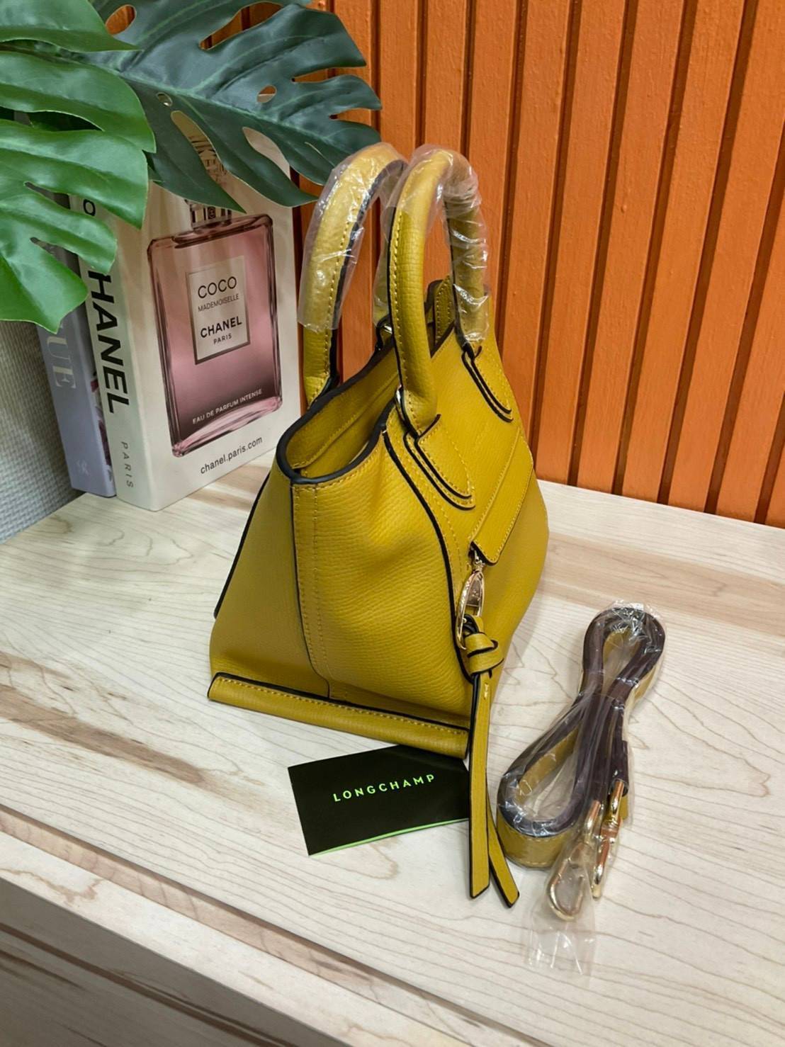 ของแท้ 💯% LONGCHAMP MINI MAILBOX TOP HANDLE BAG กระเป๋าถือ/Crossbody รุ่นหายาก!! รุ่นใหม่ล่าสุด ดีไซน์ด้วยเส้นด้ายที่ดูโฉบเฉี่ยว และ รูปทรงสี่เหลี่ยมคางหมู ทรงสวยโดดเด่น เป็นเอกลักษณ์ของผู้หญิง Longchamp วัสดุ Polyamide & Leather หนังแท้