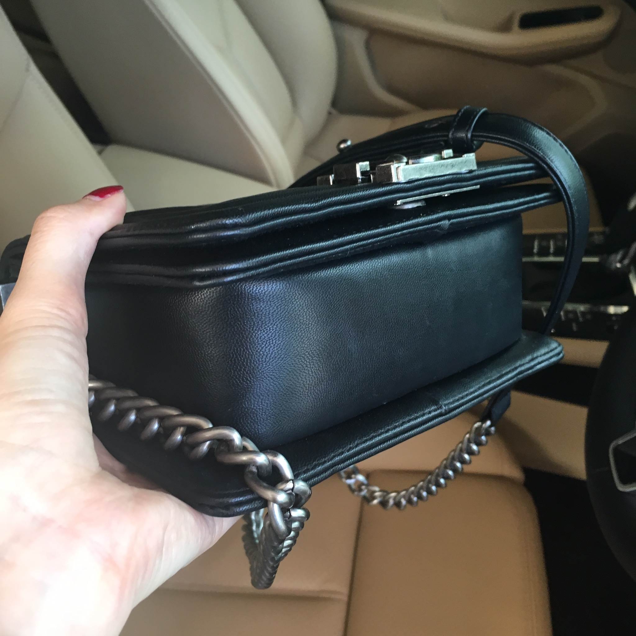 ใหม่ Size 8 นิ้ว มินิๆ น่ารักมาก ทางร้าน ได้กระเป๋า จากแบรนด์ KEEP รุ่น KEEP shoulder Luxury Quited bag สวย หรู เท่ มากๆ เลยน๊า กระเป๋าอยู่ทรง หนังแกะสังเคราะห์นิ่มตึงสวยมากคะ สายโซ่ มีที่รองไหล่ สะพายสบายคะ สายปรับ สั้น ยาวได้คะ ใบจริงสวยมาก เข้ากับชุดได