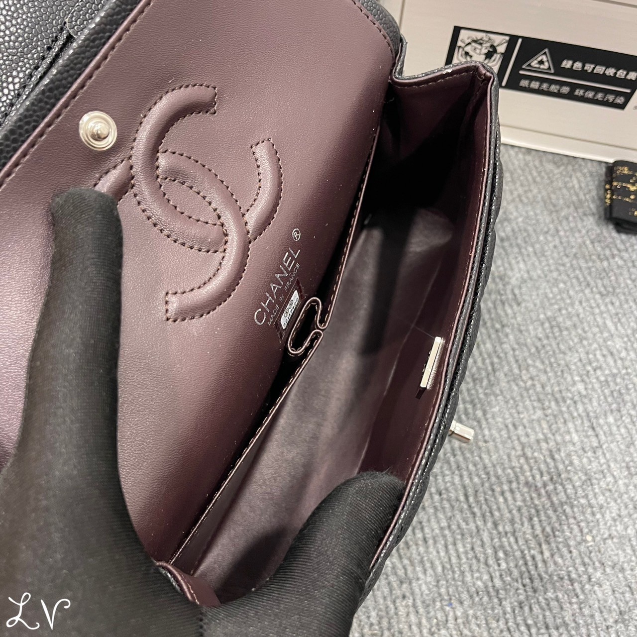 Chanel Classic 9" / Chanel Bag พร้อมส่ง กระเป๋าสะพายรุ่นยอดนิยม งานหนังสวยมาก มาพร้อมกล่อง อปก ครบเซ็ท ใช้งานต่างประเทศได้ ภาพถ่ายจากงานขายจริง