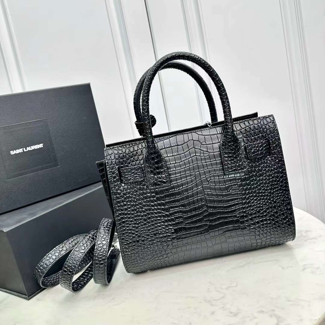 YSL TOTE BAG / SAC DE JOUR BABY IN CROCODILE LEATHER กระเป๋าสะพายทรงโท้ท หนังลายจระเข้สวยหรู จุของได้เยอะ เกรดออริ 1:1 เทียบแท้ ภาพถ่ายจากงานขายจริง ใช้งานต่างประเทศได้