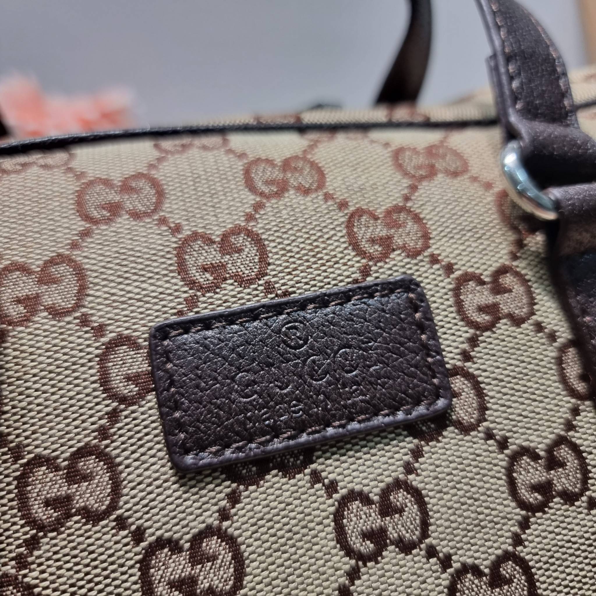 GUCCI Monogram Boston Duffle Bag / Gucci boston travel bag ใหม่ไปเลยกับกระเป๋าเดินทาง เตรียมความพร้อมสำหรับทริปเที่ยวช่วงสิ้นปี!! ดีไซน์เรียบง่าย แฝงความคลาสสิค ที่ใช้ได้ทั้งชายและหญิง วัสดุผ้าแคนวาสทนทาน