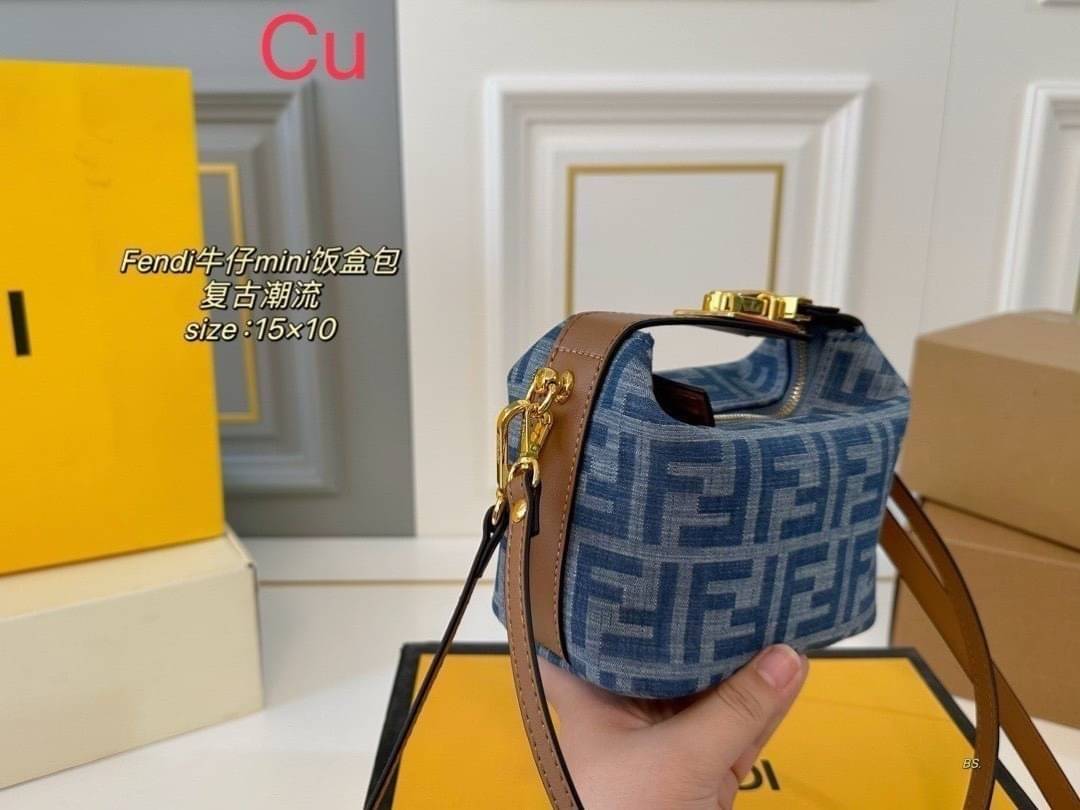 Fendi Tobacco Monogram FF Logo Zucca Buckle Belt Boston Mini Bag Canvas Denim กระเป๋าสะพายไซส์มินิน่ารัก รุ่นแคนวาสเดนิม เปิดปิดด้วยตัวล็อคปั้มลายแบรนด์ ห้ามพลาดเลยค่ะใบนี้แนะนำสุดๆ