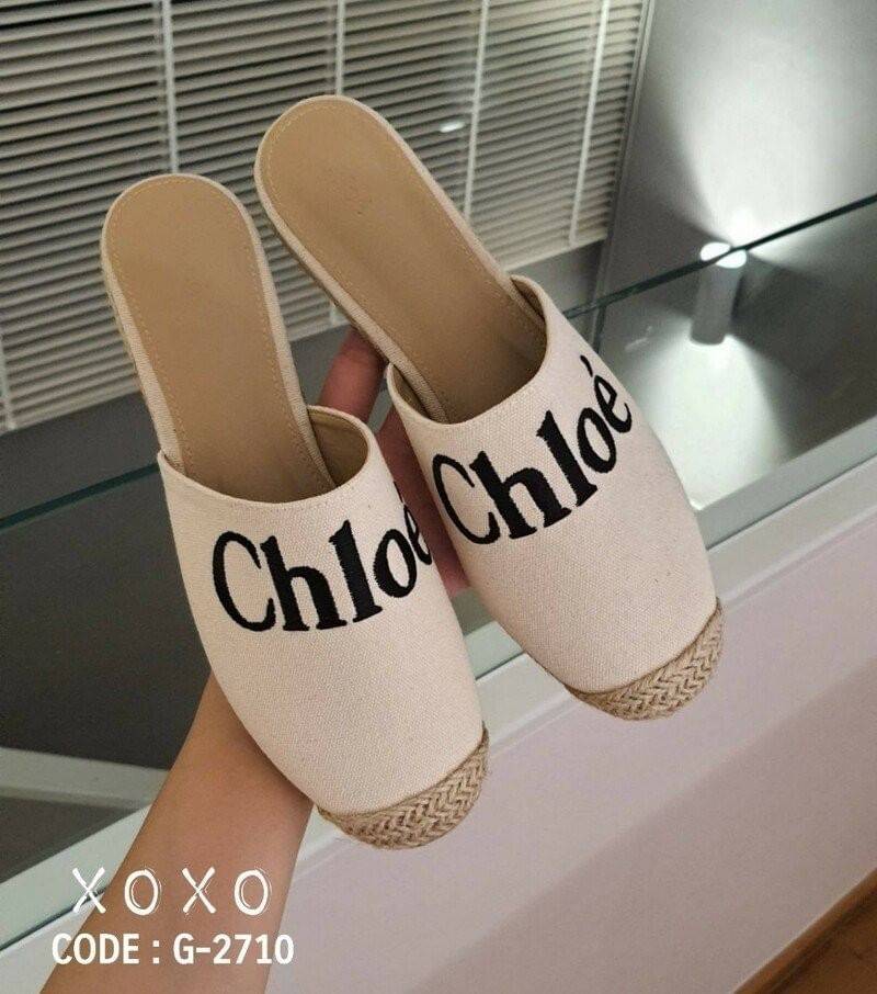 Chloé Shoes งานสวม ทรงเปิดหลัง ผ้าแคนวาส ตีแบรนด์โลโก้ด้านหน้า หน้ากว้าง ใส่สบาย ผ้านุ่ม ส่วนหัวและรอยแต่งฟางปอ แมทส์ชุดง่ายน้ำหนักเบา