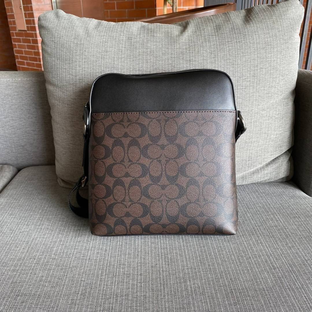 COACH HOUSTON FLIGHT BAG IN SIGNATURE CANVAS (F73336) ขายดีตลอดกาล!! คลาสสิคไม่มีใครเกิน!! กระเป๋าสะพายข้างทรงแมสเซ็นเจอร์ยอดฮิต ทรงสวย ดูดี 🔥 เป็นอีกรุ่น ที่พลาดแล้วต้องรอนานมากๆ ฮ๊อต ฮิต สุดๆ ใช้ได้ทุกเพศ Unisexสุดๆ เท่ห์มากบอกเลย จะออกงานไหน ไม