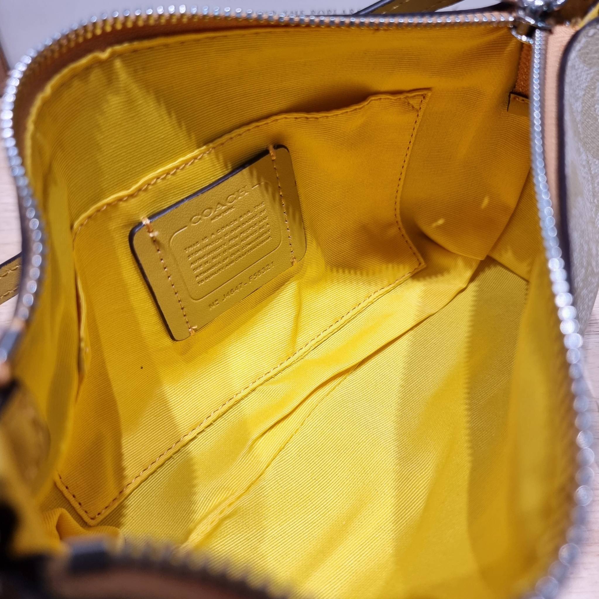 COACH TOP HANDLE POUCH F58321 พร้อมส่ง 9 สี กระเป๋าทรงพอช ยอดฮิต ยกขึ้นแท่น ด้วยดีไซน์ที่ออกมาให้ใช้งานได้ง่าย ขนาดกำลังเหมาะ