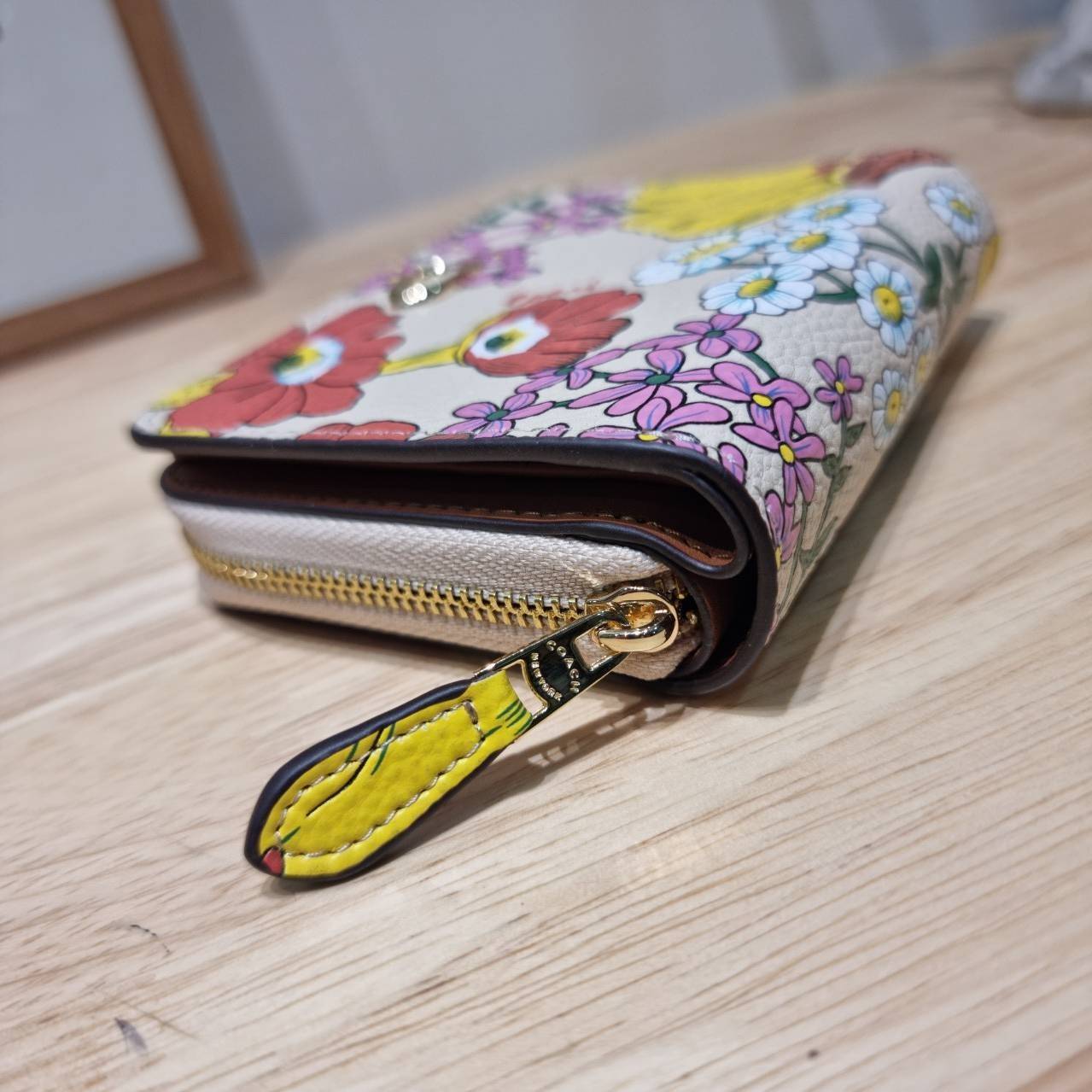 COACH CJ372 CR555 BILLFOLD WALLET WITH FLORAL PRINT กระเป๋าสตางค์ใบเล็กายดอกไม้ เกรดท็อปออริ เกรดดีสุด สลับแท้ 1:1 ใช้ต่างประเทศได้