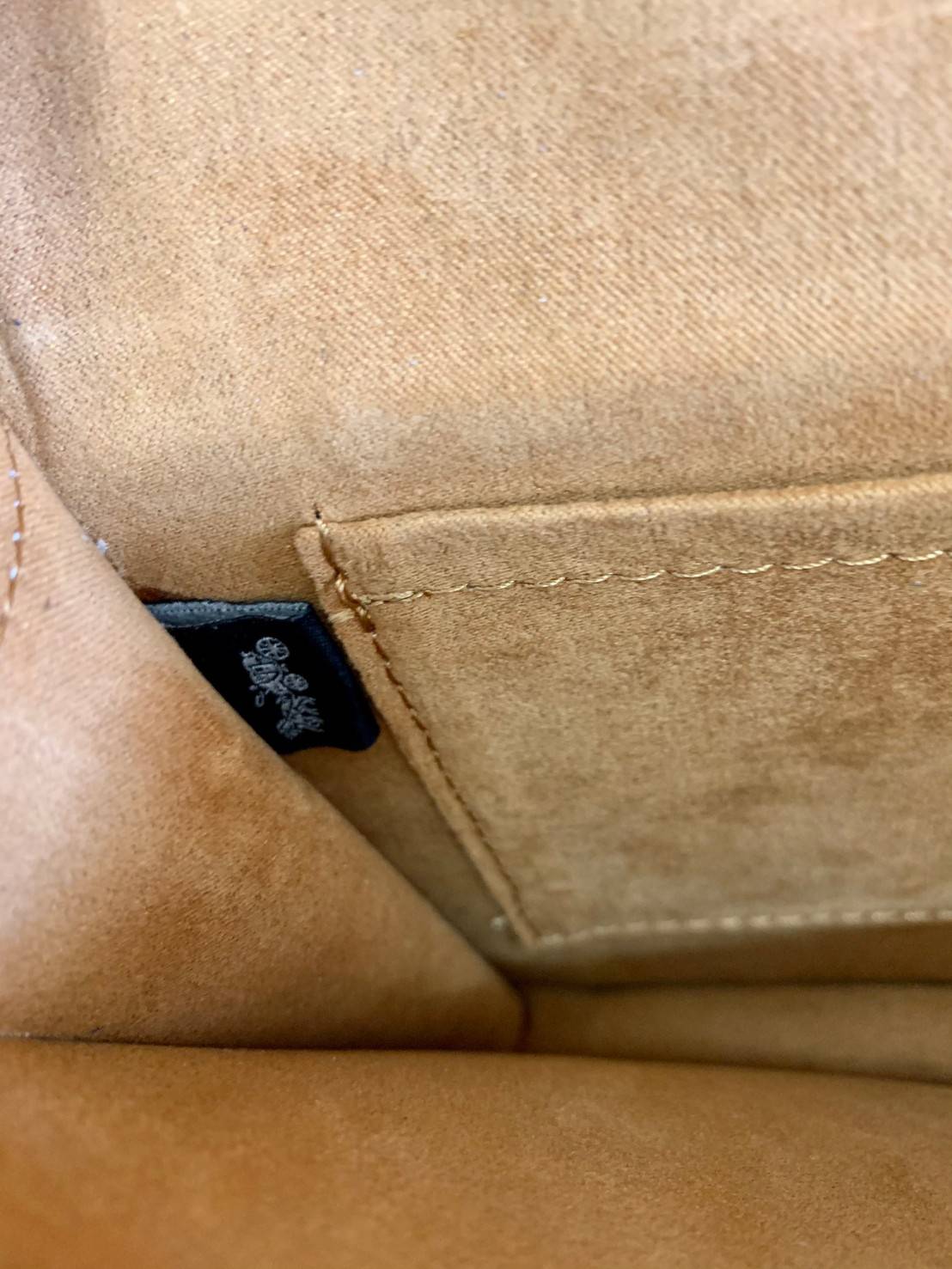 พร้อมส่งถึง8สี ห้ามพลาดค่ะ! COACH KLARE CROSSBODY BAG ((91019//91174//90400//1424//90635)) พร้อมส่งที่ไทย กระเป๋าสะพายครอสบอดี้ร์หรือสามารถทบเป็นสายคู่คล้องไหล่ได้ด้วยค่ะ หนังแท้ แต่ละสีทำลายหนังได้สวยงามแตกต่างกันออกไปนะคะ ✔️ห้อยด้วยป้ายแบรนด์แบบโ