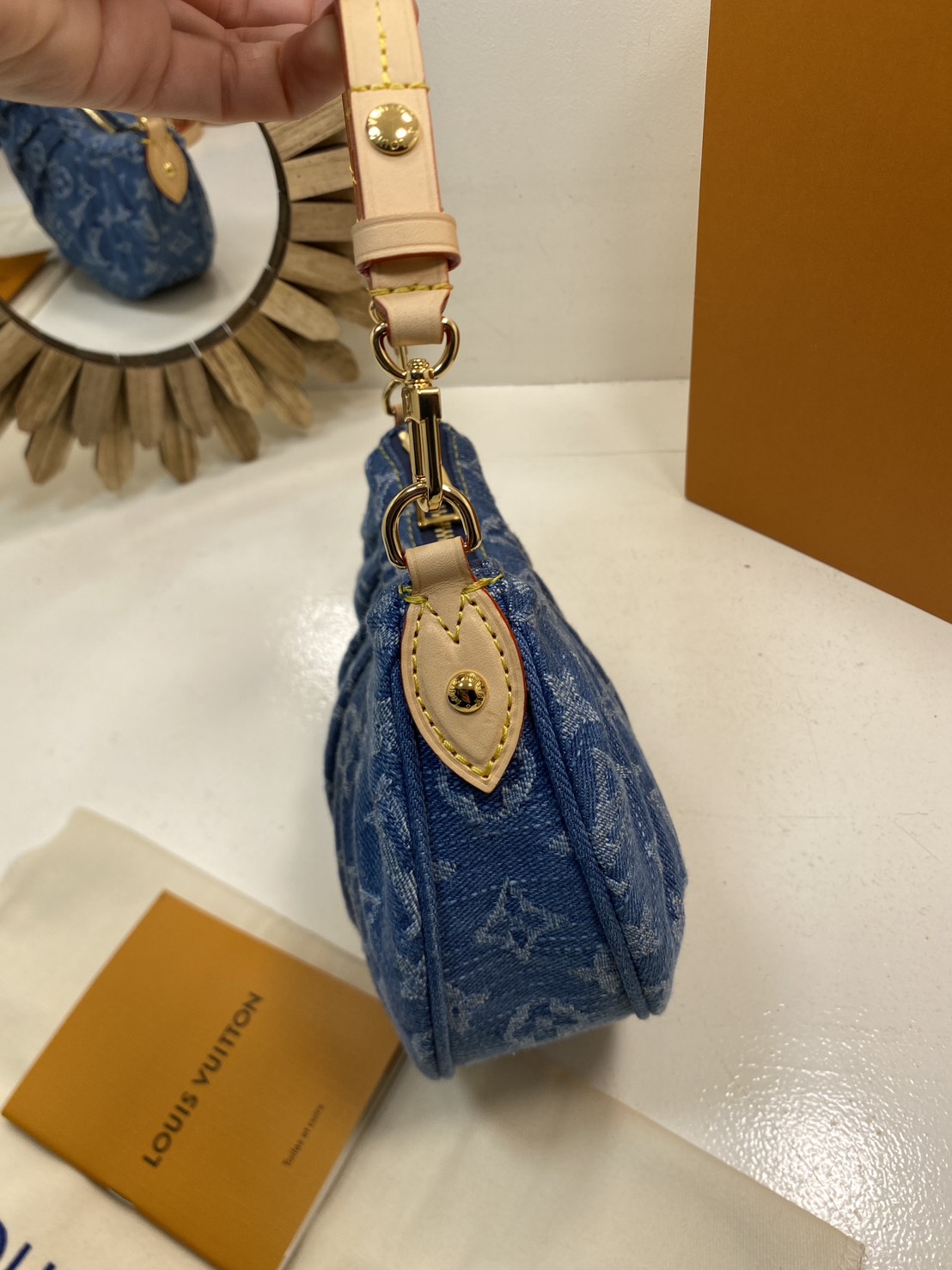 TOP ORI หนังแท้ | LV Pochette Valley bag / LV Hobo Bag กระเป๋าสะพายทรงโฮโบ ปรับลุคใหม่ด้วย Monogram Denim นำเสนอดีไซน์คลาสสิกสไตล์ร่วมสมัย