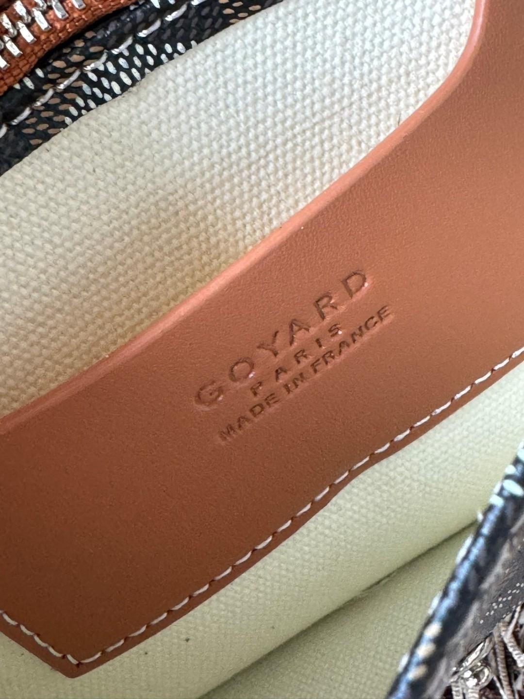 Goyard Plumet Rocket Wallet กระเป๋าสะพายใบเล็กกะทัดรัด ดีไซน์กระเป๋าสตางค์ มีช่องเพียงพอสำหรับใส่ธนบัตร เงินสด เอกสารต่าง ๆ