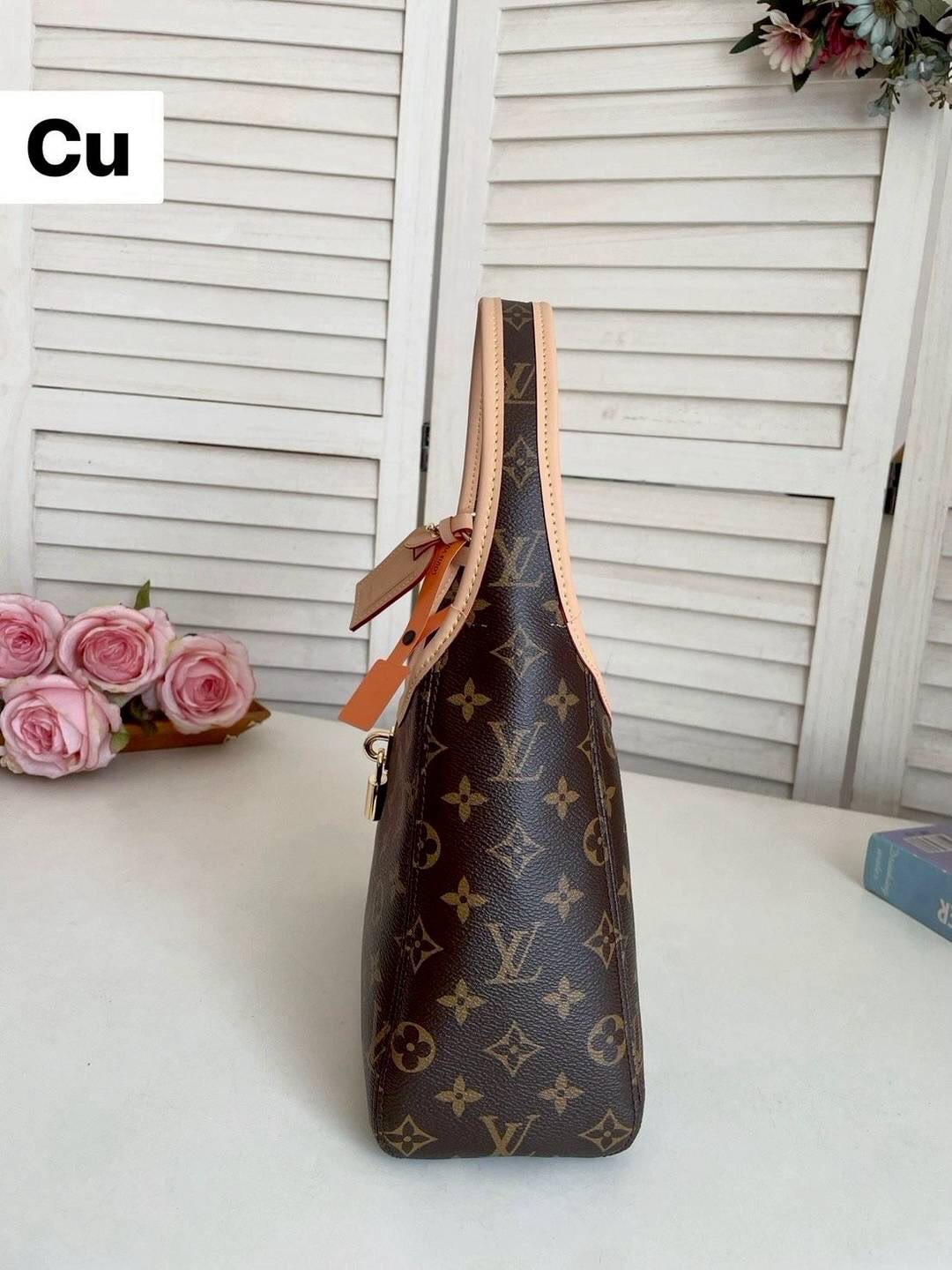 LV The Drop PM กระเป๋าสะพายทรงโฮโบหูจับในตัว ยกให้เป็นเจ้าต้าวน่าร้ากกกก! ที่ใครเห็นต้องเป็นคลั่งรัก คลาสสิค ผู้ดี หรูหราได้ทุกลุค ทุกสไตล์