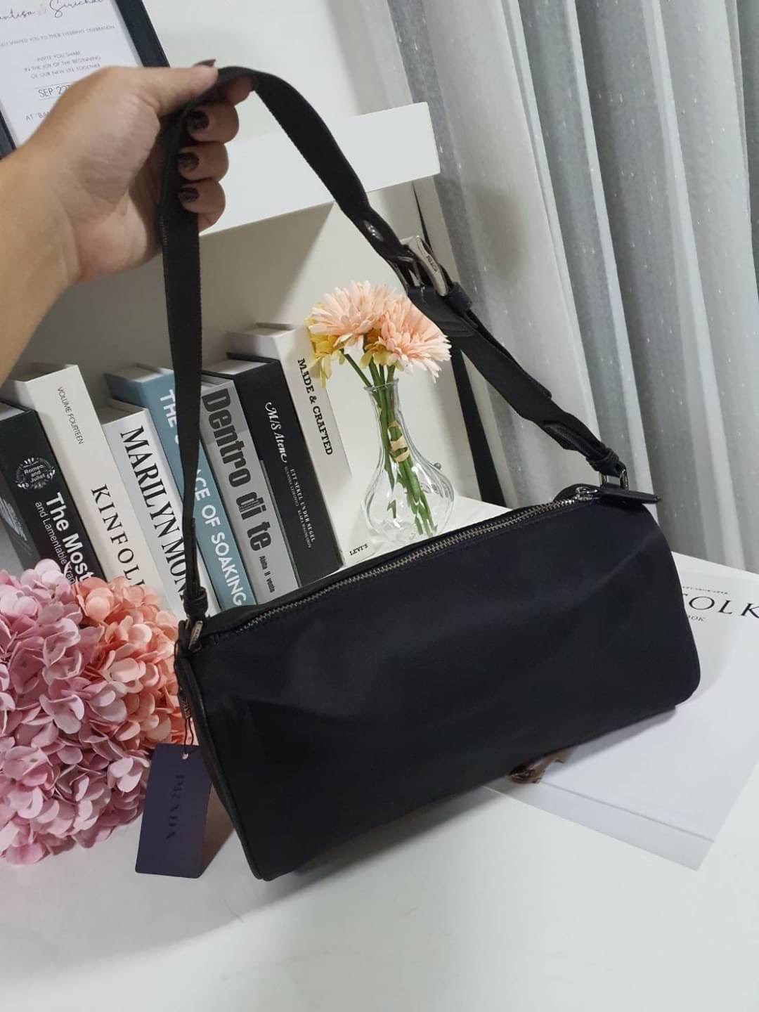 Prada Handbag New Collection วัสดุทำจากผ้า Nylon กันน้ำได้คะ