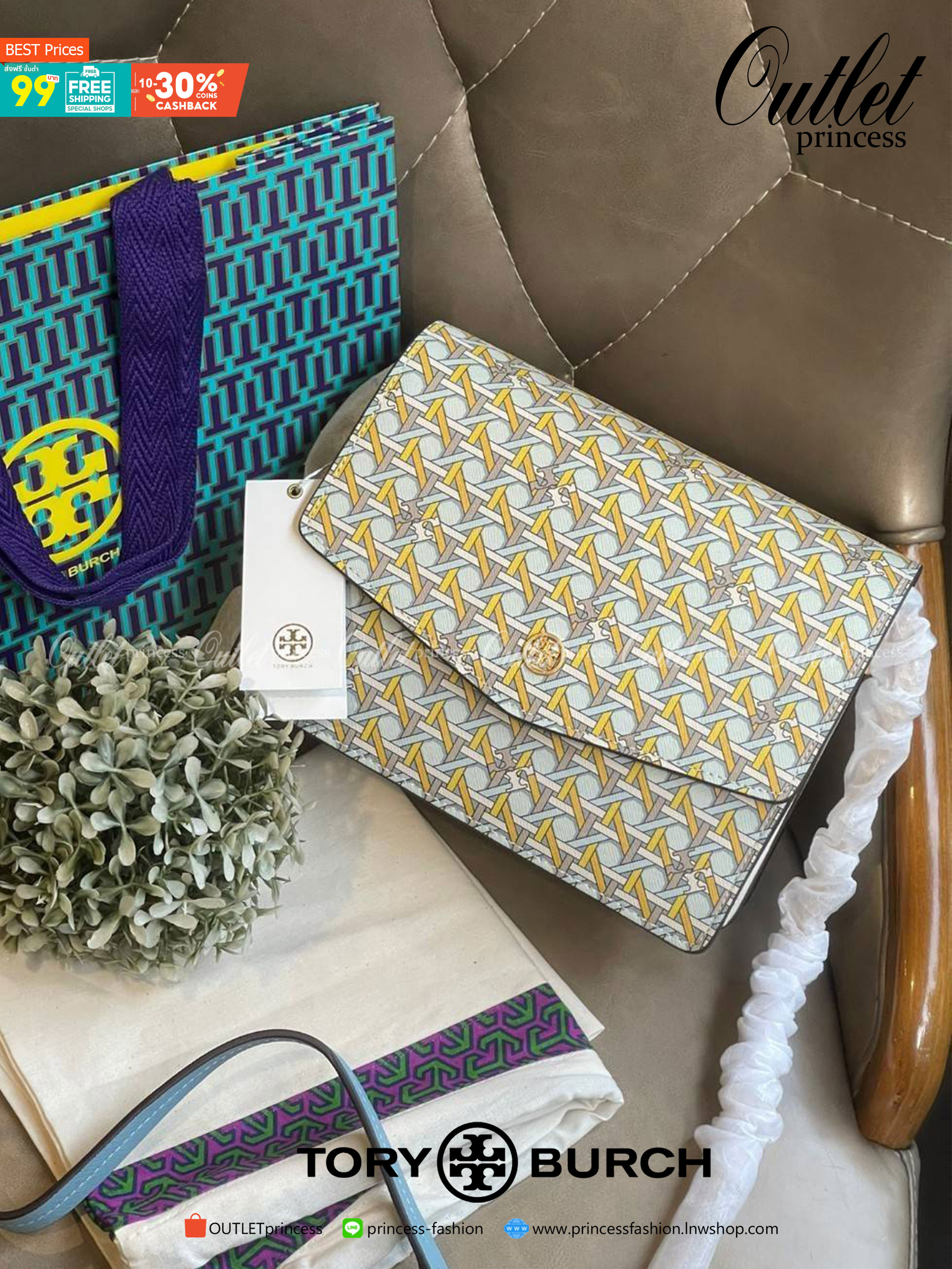 Tory Burch Robinson Printed Convertible Shoulder Bag กระเป๋าสุดคลาสสิค Collection นี้เหมาะกับสาว ๆ วัยรุ่นเป็นพิเศษ ด้วยโทนสีสดใสที่ทางแบรนด์ได้ดีไซน์ออกมาอย่างพิถีพิถัน สามารถตอบโจทย์สาว ๆ ที่มีคาแรคเตอร์หวาน สดใส และร่าเริงได้อย่างแท้จริงอีกทั้งลายโซ่ยั