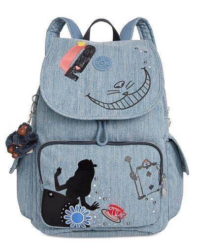 Kipling Disney's Alice in Wonderland Printed Backpack กระเป๋าเป้ Limited คอลเลคชั่น ALICE วัสดุ Denim+Polyester 100% เปิดปิดด้วยฝาปิด กระดุมแม่เหล็ก และซิปรอบ มาพร้อมพวงกุญเเจลิง ถอดเเยกใช้ได้ มีช่องซิปด้านหน้า และด้านหลัง พร้อมช่องใส่ของด้านข้าง 2 ด