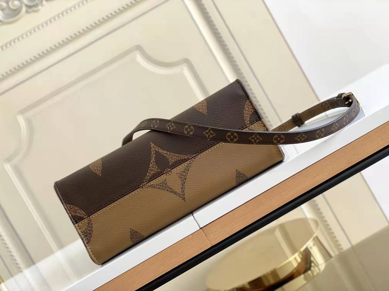 หนังแท้ LOUIS VUITTON ONTHEGO 10" / LV ONTHEGO พร้อมส่งที่ไทย งานหนังแท้ทั้งใบ ออริจินอลเกรด ภาพสินค้าถ่ายจากงานขายจริง ใช้งานต่างประเทศได้