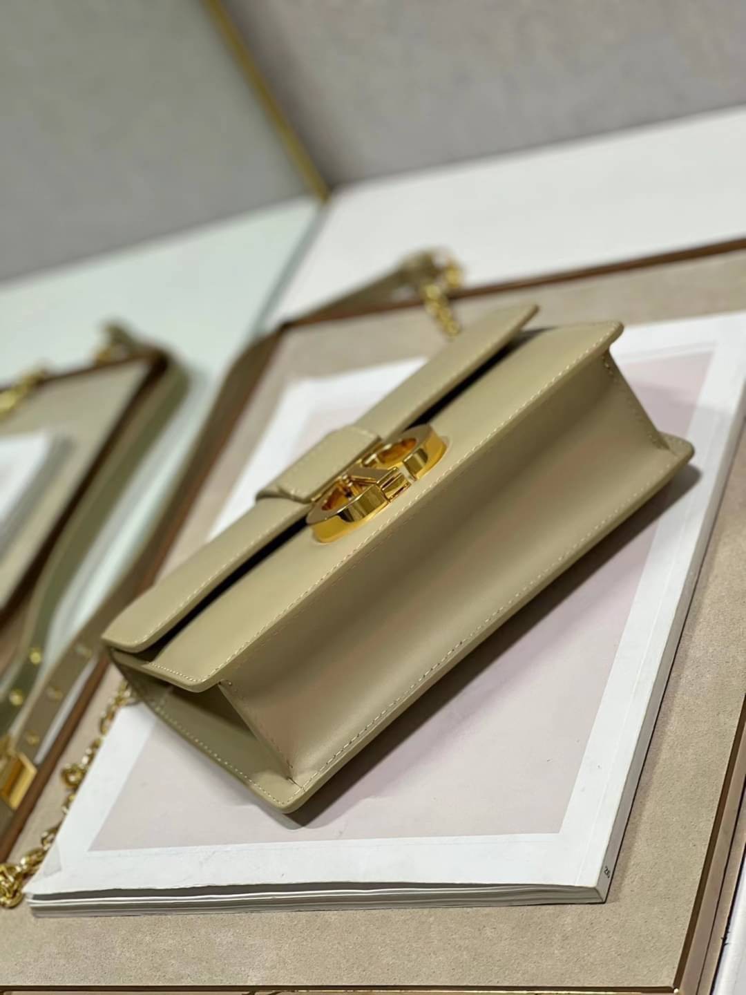 DIOR 30 MONTAIGNE EAST-WEST BAG WITH CHAIN เกรดเทพออริจินอล หนังแท้ งานดีสุด ภาพถ่ายจากงานขายจริง ใช้งานต่างประเทศได้