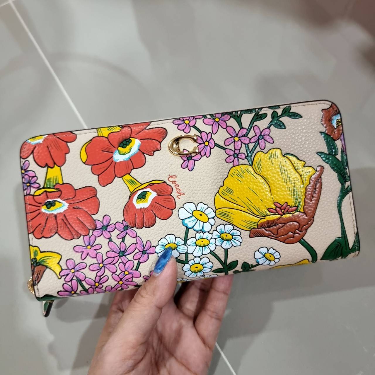 COACH LONG ZIP AROUND WALLET WITH FLORAL PRINT CJ373 / CR930 กระเป๋าสตางค์ใบยาวลายดอกไม้สดใส เกรดท็อปออริ เกรดดีสุด สลับแท้ 1:1 ใช้ต่างประเทศได้
