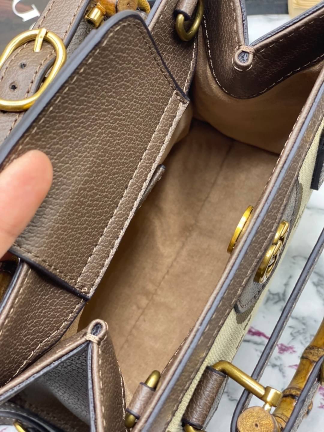 หนังแท้ Gucci Diana jumbo GG tote bag Mini พร้อมส่งที่ไทย Brown Camel and ebony jumbo GG canvas ภาพสินค้าถ่ายจากงานขายจริง ใช้งานต่างประเทศได้ค่ะ