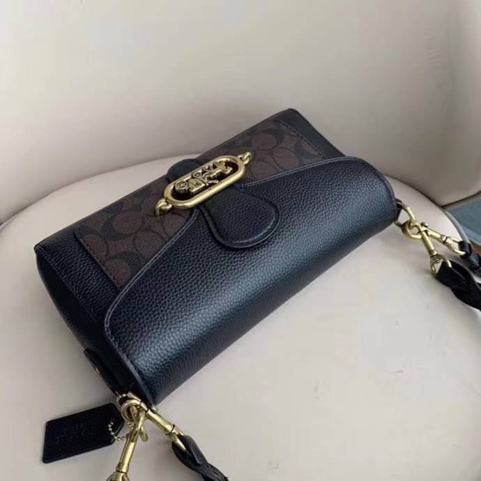 COACH SMALL JADE SHOULDER BAG [F91105,90782] กระเป๋าสะพายไหล่ ดีไซน์วินเทจย้อนยุค สวยคมชัด คลาสสิคใช้ได้ทุกลุค วัสดุหนัง pepble ทนทาน เปิด-ปิดด้วยฝาคาดโลโก้ พร้อมแถบแม่เหล็กในตัว รับรองแน่นหนา ด้านหลังมีช่องซิปให้ ภายในเป็นช่องโล่ง ขนาดกำลังดี ใช้งานง่าย 