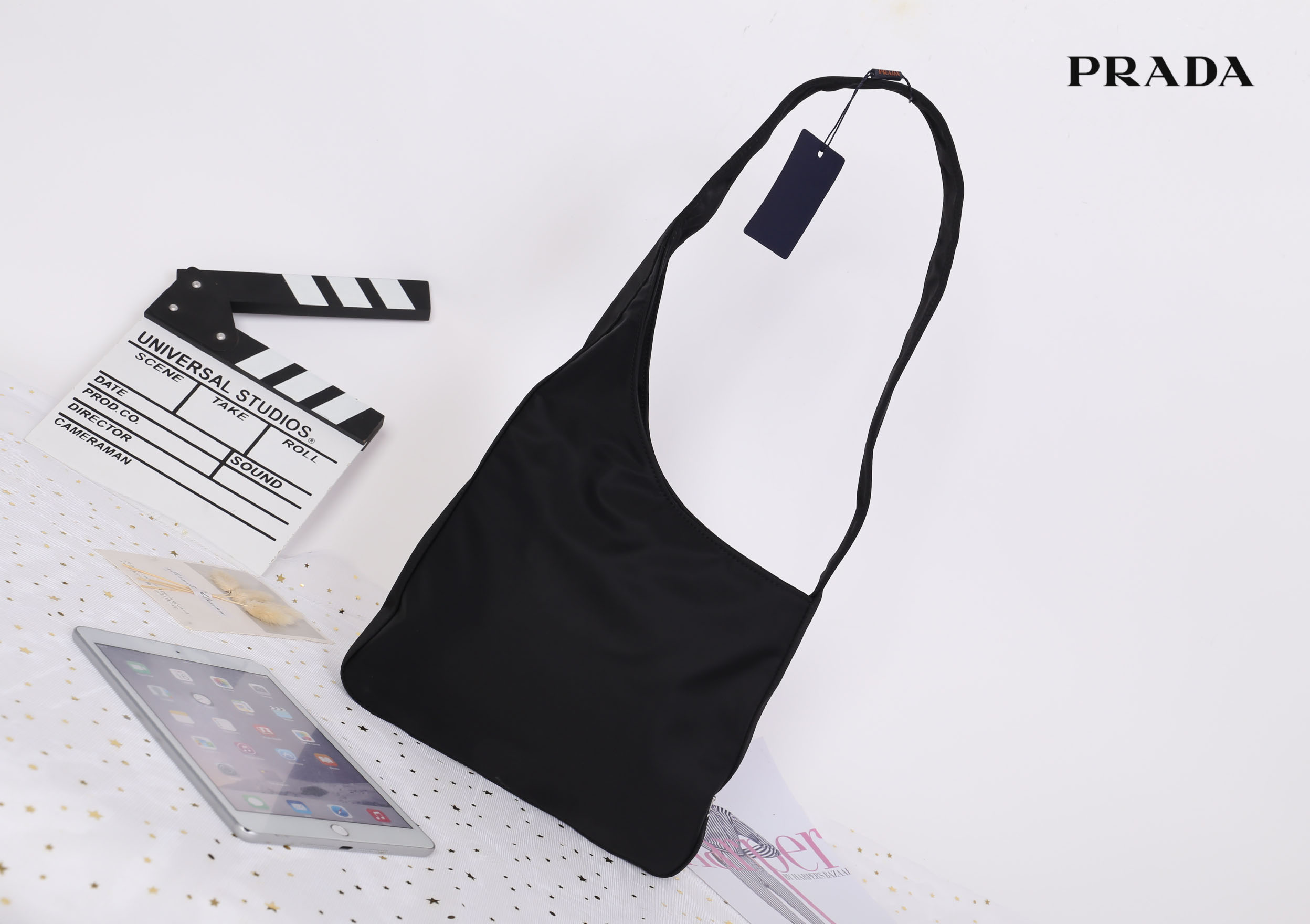 PRADA Nylon Shoulder Bag Black Auth 6304 กระเป๋าสะพายไหล่ทรงสวย ดีไซน์เก๋ วัสดุผ้า Nylon เนื้อหนาคุณภาพดี อะไหล่เงินสุดหรู เปิดปิดแบบฉีกลอก ด้านในโล่งกว้างจุของได้เยอะเลยค่ะ