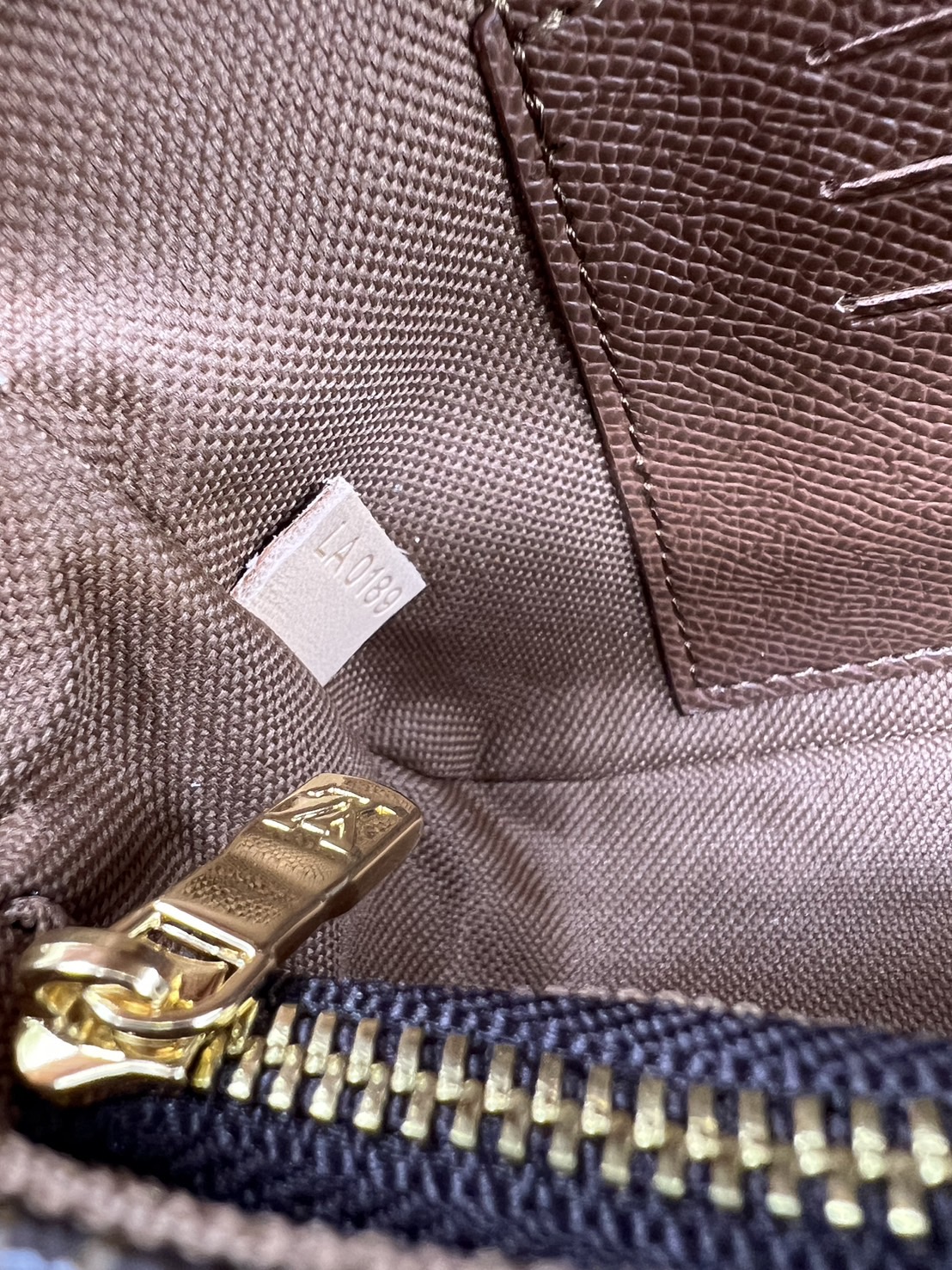 LV Wallet on Chain Ivy / LV IVY BAG กระเป๋าสะพายรุ่นยอดนิยม ใช้งานได้ทั้งธีมกลางวันและกลางคืน สวยหรู ดูแพงที่ถูกต้องมาก เกรดออริ 1:1 ใช้งานต่างประเทศได้