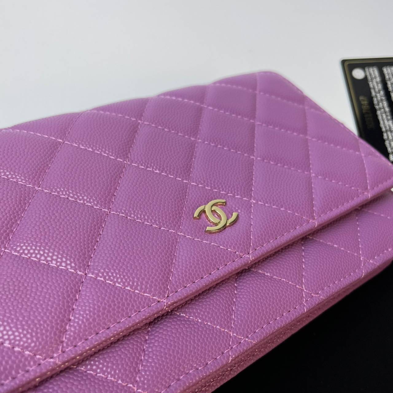 VIP 】หนังแท้ CHANEL WOC style โทนสีพาสเทล กระเป๋าสะพายทรงสวยตลอดกาล วัสดุหนังลายคาเวียร์ เนื้อนุ่ม อยู่ทรงคุณภาพดีตามแบบฉบับของแบรนด์ น้ำหนักเบา ด้านหน้ามีโลโก้แบรนด์อะไหล่หรู มีช่องใส่บัตร ใส่ของจุกจิก เปิดปิดด้วยฝาปิดกระดุม ซับในหนัง ตัวจริงสวยมากๆถูกใจ