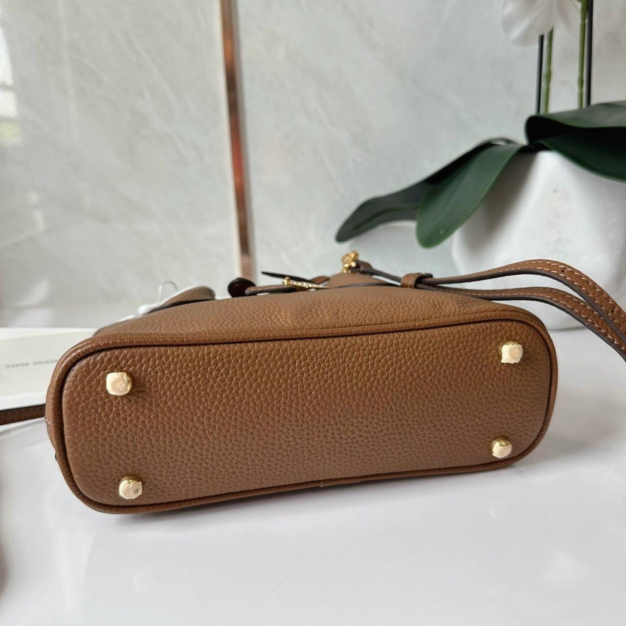 TORY BURCH MINI PEBBLED SWING BAG / Tory Mini Swing Bag in Pebbled Leather / T Monogram Jacquard Swing Bag กระเป๋าสะพาย คอลเลคชั่นใหม่ล่าสุดดีไซน์สุดคลาสสิก รูปทรงโดม