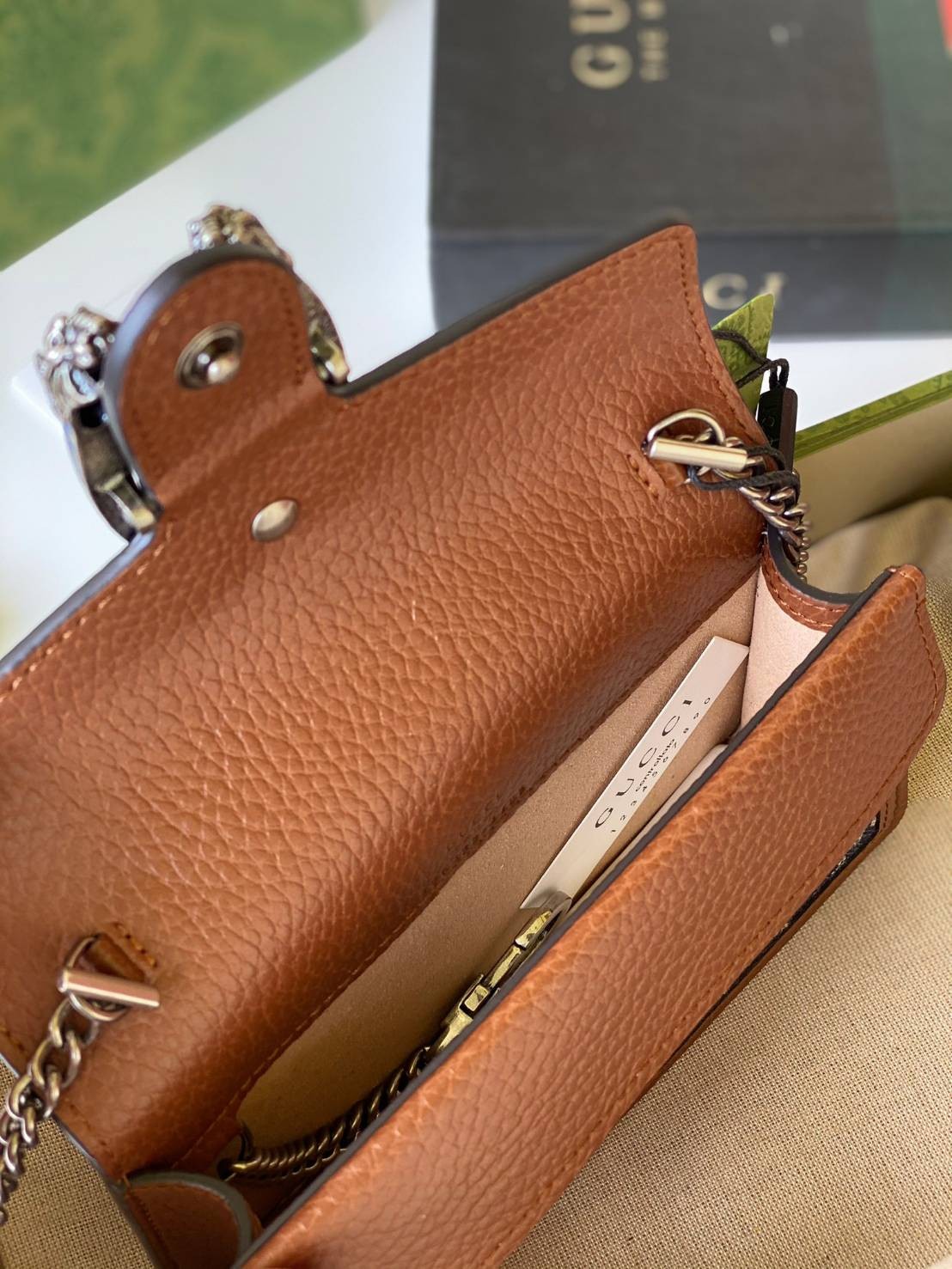 หนังแท้ GUCCI Dionysus mini bag / GG Shoulder bag / GG Denim Dionysus พร้อมส่งที่ไทย กระเป๋าสะพายข้างหนังแท้ เกรดหนังคุณภาพดียิ่งใช้หนังยิ่งสวย โทนสีน่าใช้มากก มาในดีไซน์คลาสสิคเรียบหรูเข้ากับทุกลุ๊คแบบไม่มีเอ้าท์ พร้อมส่งที่ไทย ภาพสินค้าถ่ายจากงานขายจริง