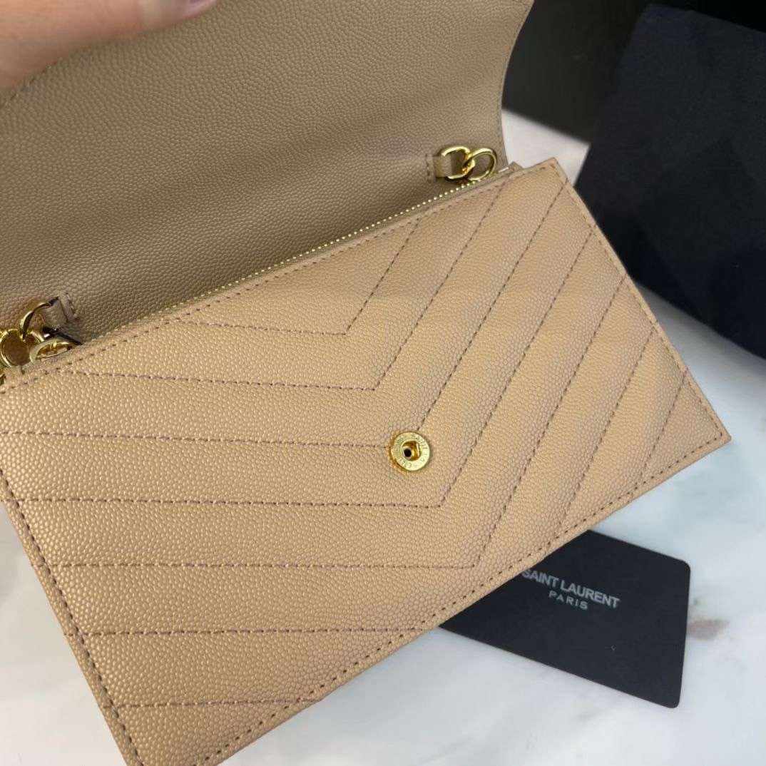 VIP 】หนังแท้ YSL Saint Laurent Envelope WOC 7.5” กระเป๋าเงิน wallet on chain ที่มาพร้อมสายสะพายแบบโซ่ ขนาด 7.5” หนังวัวติดโลโก้ YSL มีทั้งอะไหล่เงิน ทอง และดำ ด้านในมีช่องซิป และช่องใส่การ์ด 6 ช่อง เรียบหรู คลาสสิคมากๆ เลยค่ะ