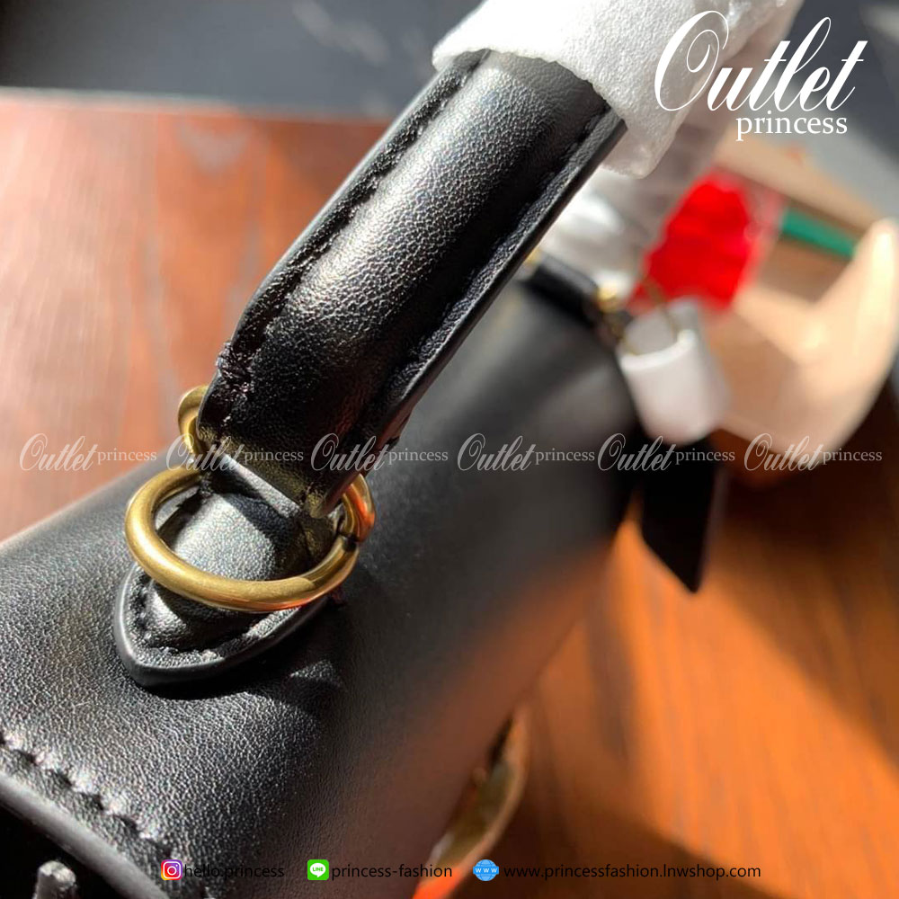 COACH TABBY TOP HANDLE 20 LEATHER BAG 💋กลับมาอีกครั้งตามคำเรียกร้องค่ะ!! กระเป๋าถือ//สะพายข้างได้ วัสดุหนังแท้อย่างดี หนึ่งใบทำหนัง2แบบได้อย่างลงตัว สวยงาม มีอะไหล่ตัวC ใหญ่ด้านหน้าโดดเด่นหรูมากๆค่ะ