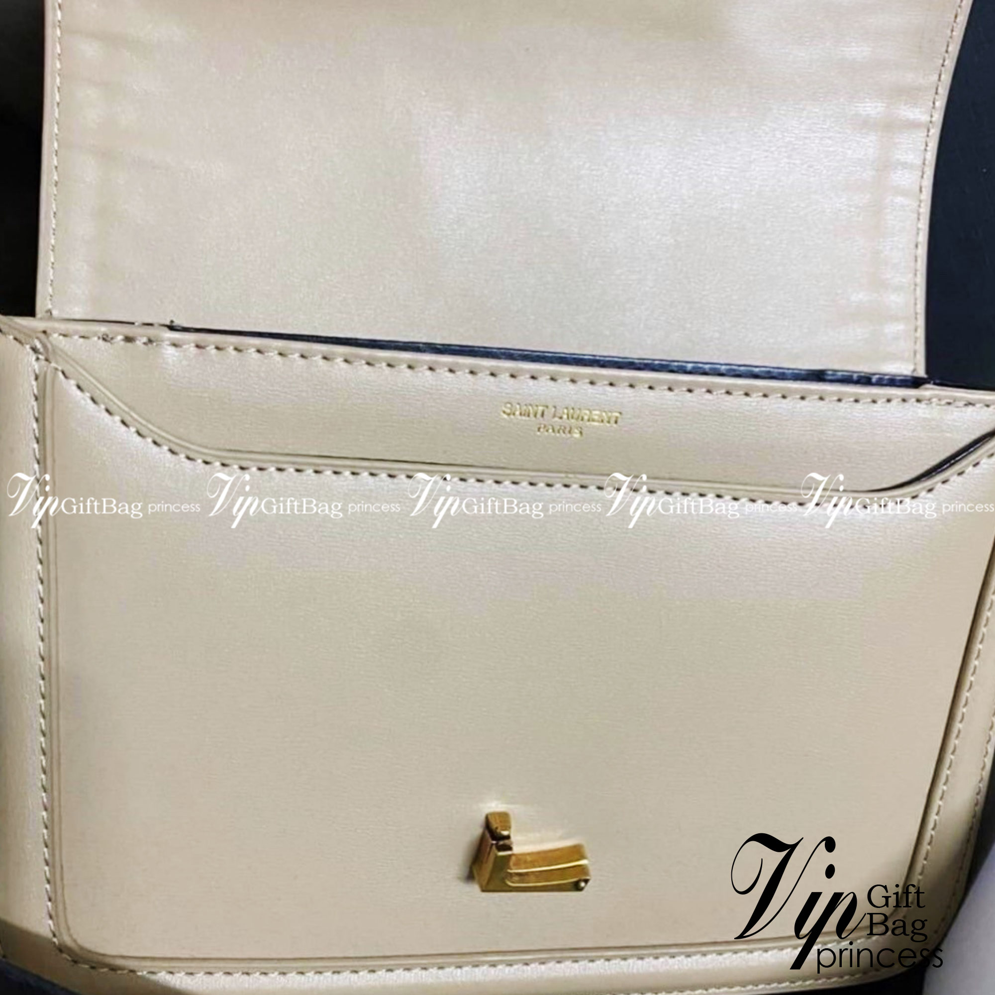 ไอเท็มขึ้นแท่น the best seller!! YSL SOLFERINO SATCHEL LEATHER / YSL crossbody bag กระเป๋าสะพายข้าง โลโก้โดดเด่น ดีเทลดูแพงด้วยตัวล็อค ใช้งานง่าย แน่นหนา งานหนังสวยเต็มใบ ภายในเป็นช่องโล่ง ใส่ของสำคัญได้เลยสบายๆ สายสะพายครอส ปรับใช้ได้ตามตัว ใบจริงสวยคม ร