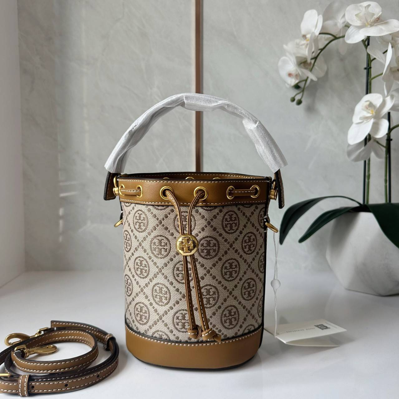 TORY BURCH T MONOGRAM JACQUARD MINI BUCKET BAG กระเป๋าทรงบัคเก็ตไซส์มินิ ทรงยอดนิยมขนาดน่ารัก