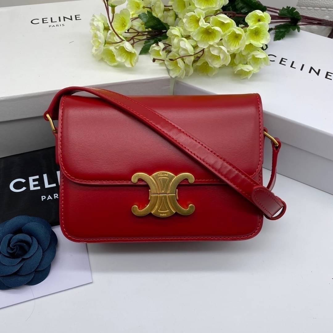 TEEN 18cm : CELINE TEEN TRIOMPHE BAG IN SHINY CALFSKIN / Celine Triomphe Bag / Celine Bag พร้อมส่ง 7 สี เกรดออริ 1:1 กระเป๋าแบรนด์หรูที่ควรมีแห่งปี รูปทรงสี่เหลี่ยมรุ่นฮอตฮิตของเหล่าดาราและเซเลบทั้งหลาย ดีไซต์เรียบหรู