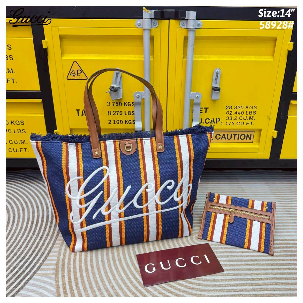 Gucci Embroidered large canvas tote bag Variation multicolor canvas กระเป๋าสะพายทรงโท้ทใบใหญ่ โดดเด่นผ้าแคนวาสฝ้ายลายทางสะดุดตา ตกแต่งด้วยงานปักลาย Gucci ด้านหน้า คอลเลคชั่นฤดูใบไม้ผลิ/ฤดูร้อน 2025