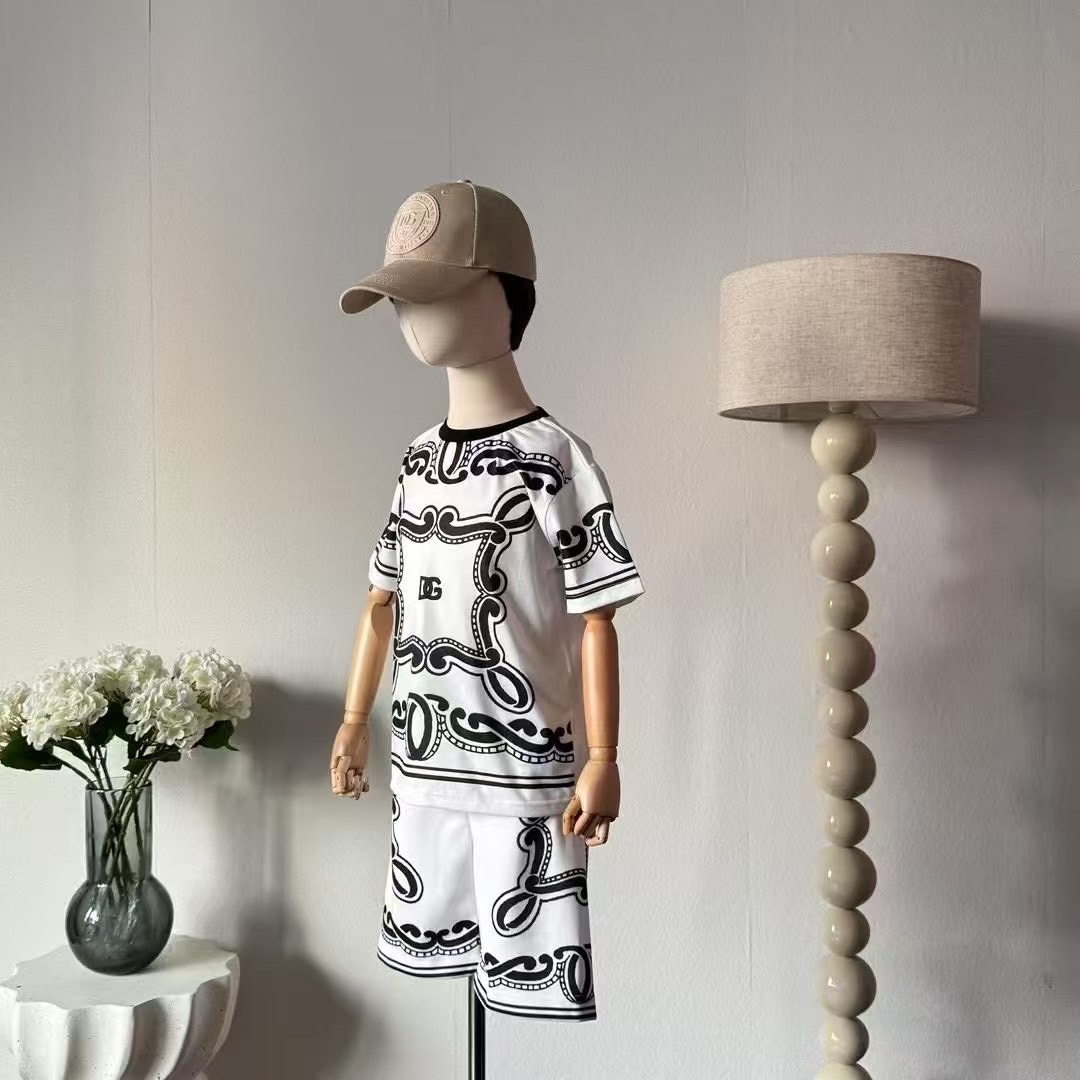 สลับแท้ เกรดเทพ Size 90-150 เสื้อผ้าเด็กแบรนด์เนม Dolce & Gabbana Bandanna-print jersey งาน 1:1 เซตเสื้อพร้อมกางเกง รุ่น uni-sex ใส่ชิลๆ เนื้อผ้าอย่างดีงานนำเข้าจากโรงงานเทียบแบรนด์