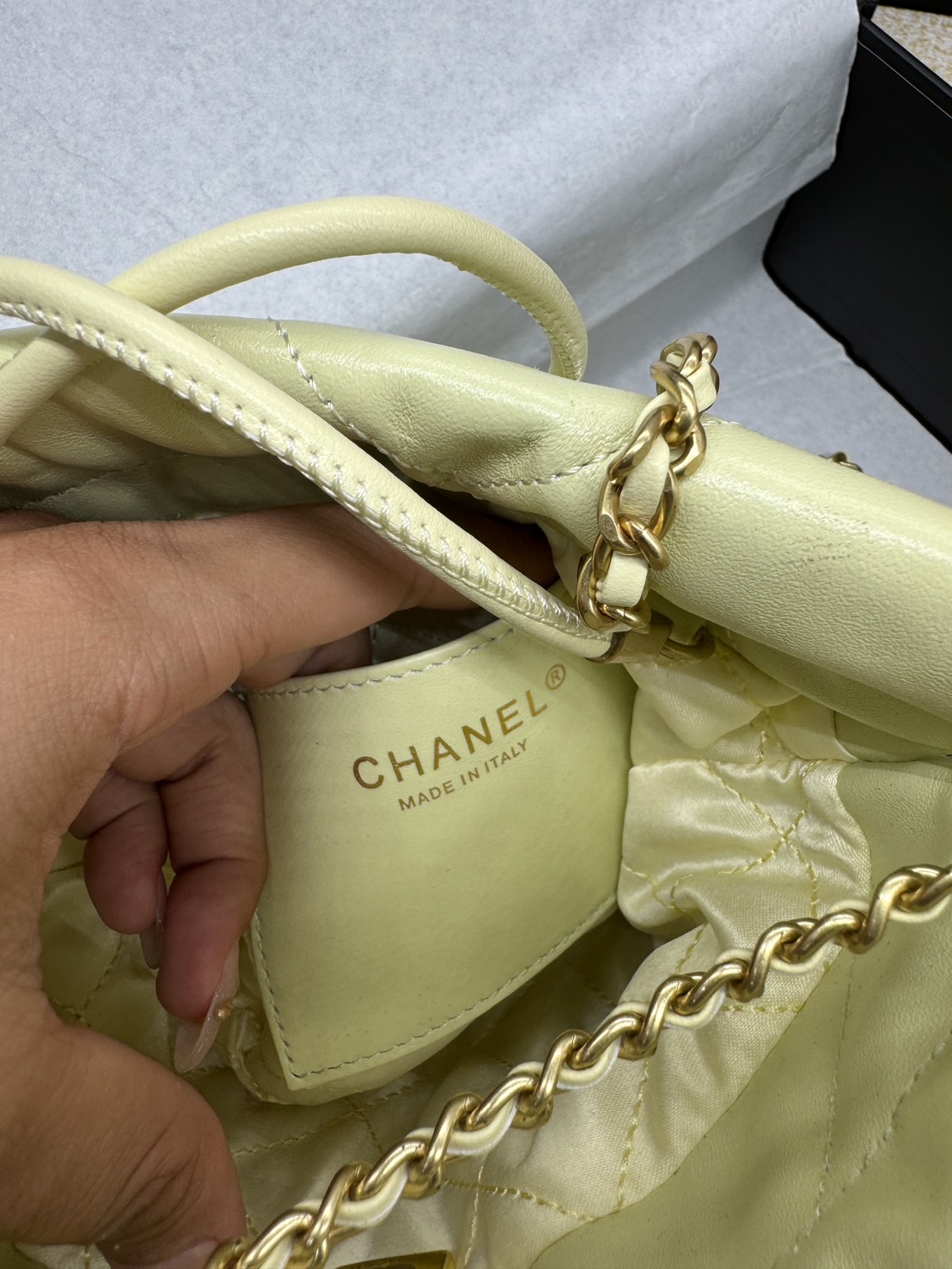 Chanel 22 Mini Handbag With Pearl Chain กระเป๋าทรงโท้ท เกรดออริ สลับแท้ 1:1 ใช้งานต่างประเทศได้