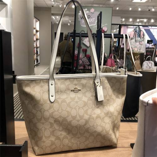 OUTLET 】COACH F58292 CITY ZIP TOTE IN SIGNATURE 16" รุ่นขายดี!! ไซส์ใหญ่ สีสวยมาให้แบบจัดเต็ม!! กระเป๋าถือทรงโท้ทใบใหญ่ สวยน่าใช้ทุกสี สะพายคล้องไหล่ได้เก๋ๆ จุของแน่นๆไปเลยจ้า!! วัสดุหนังแคนวาสคุณภาพ ปากกระเป๋าเปิด-ปิดด้วยซิป กันของหล่นได้ ถือไปไหนก็