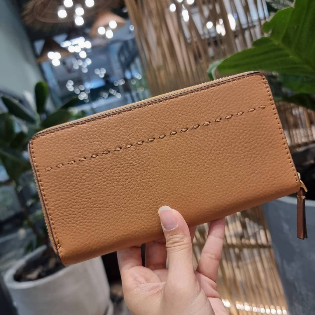 TORY BURCH MCGRAW ZIP CONTINENTAL WALLET กระเป๋าสตางค์ใบยาวรุ่นหายาก จัดเต็มสีสวยพร้อมส่ง ขนาดกำลังพอเหมาะ วัสดุหนังวัวสัมผัสดีมาก