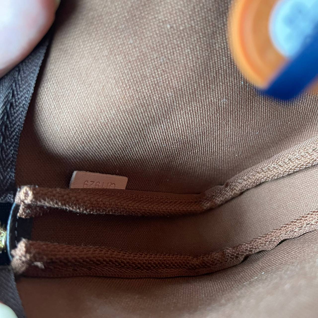 หนังแท้ LOUIS VUITTON MONOGRAM POCHTE ACCESSORIES BAG ลายใหม่ล่าสุด พร้อมส่งที่ไทย โดดเด่นด้วยรูปทรงอันเป็นเอกลักษณ์และรายละเอียดแบบคลาสสิก ภาพถ่ายสินค้าจริง ไอเท็มนี้สวยน่าใช้สุดคุ้มมากๆ ห้ามพลาดเลยค่ะ!