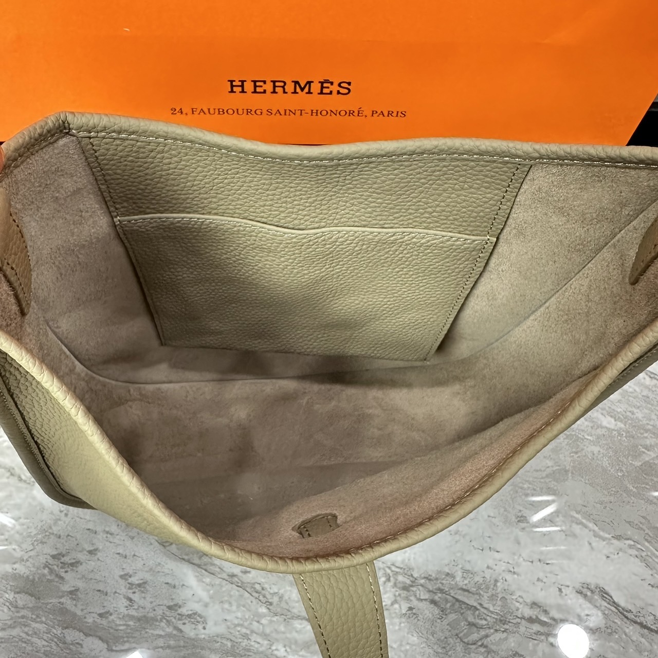 HERMES Evelyne PM Bag The Perfect Crossbody Bag 29cm กระเป๋าทรงโท้ทแบรนด์หรู เอกลักษณ์ของความสง่างาม เกรดออริ สลับแท้ 1:1 ใช้งานต่างประเทศได้