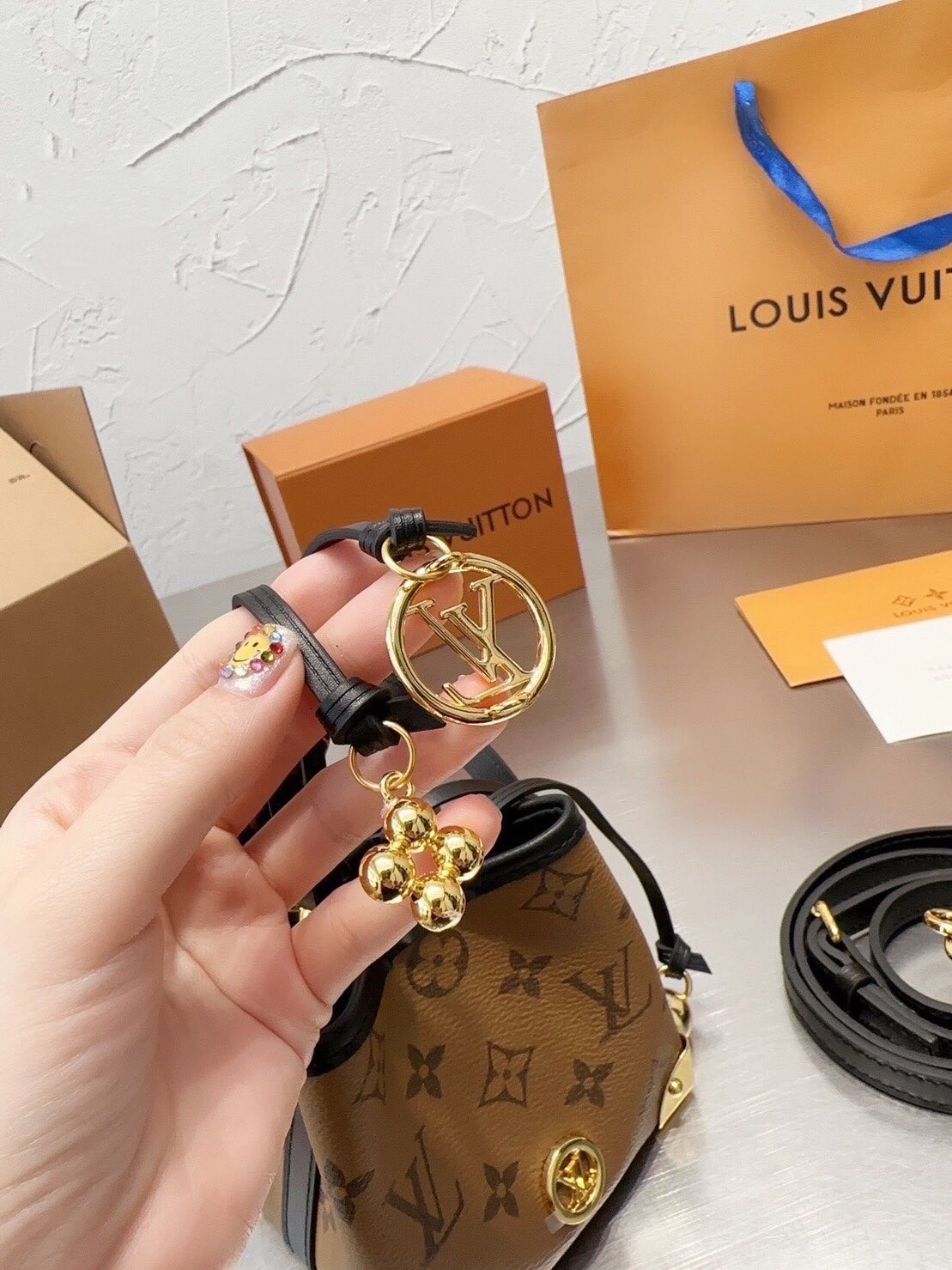 LV neonoe monogram mini / LV mini bucket bag / LV NeoNoe Purse Mini อีกหนึ่งรุ่นท็อปฮิต กับดีไซน์ใหม่ไซส์มินิ ใบจิ๋วน่ารักลูกคุณหนูมาในกล่องLV 2ชั้น หรูหราใช้เองหรือให้เป็นของขวัญก็ดีต่อใจมากๆ